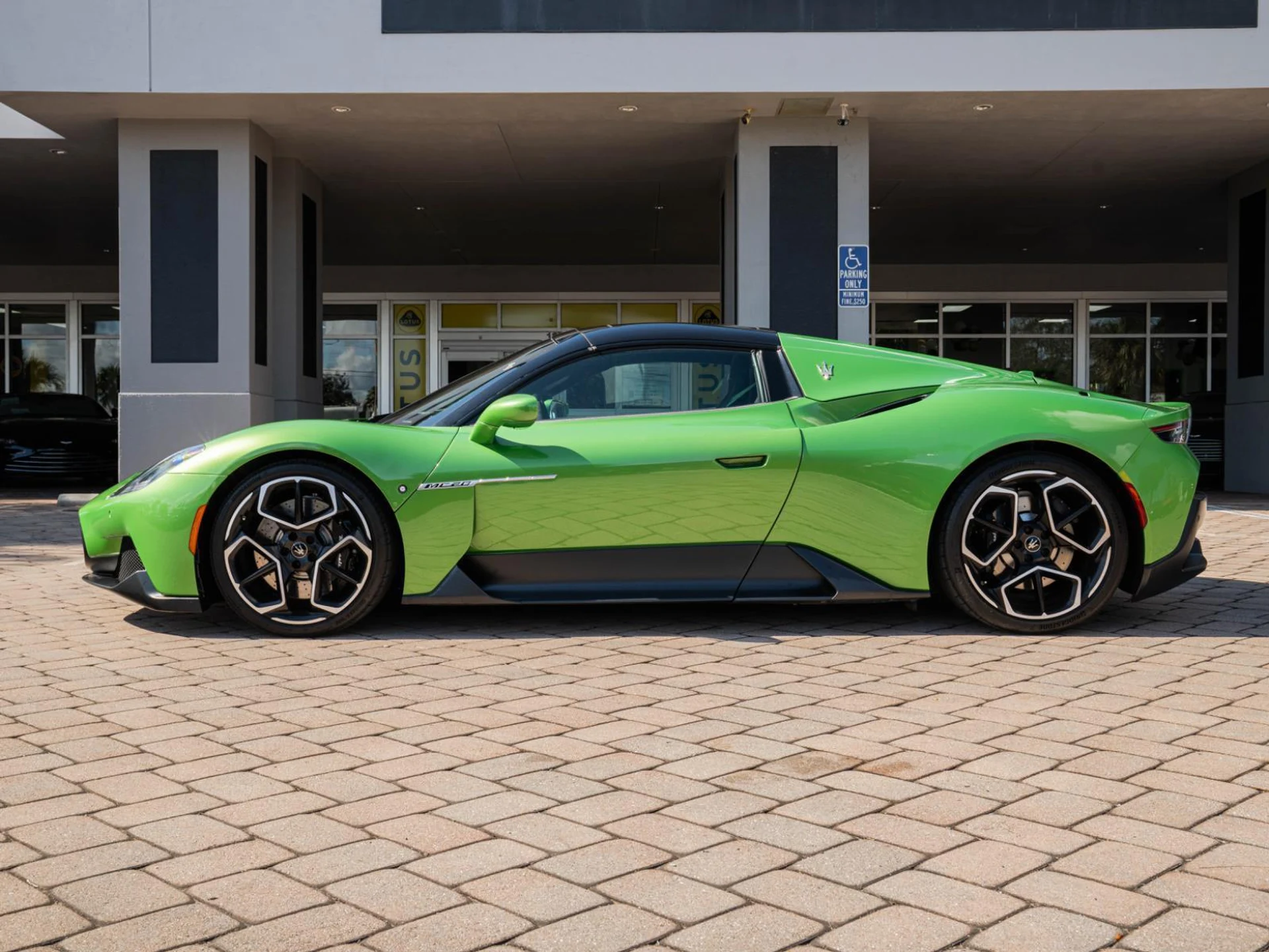 mph015_4217512868_Used_2023_Maserati_MC_20_Cielo_1769250111_5ca8dc5f03