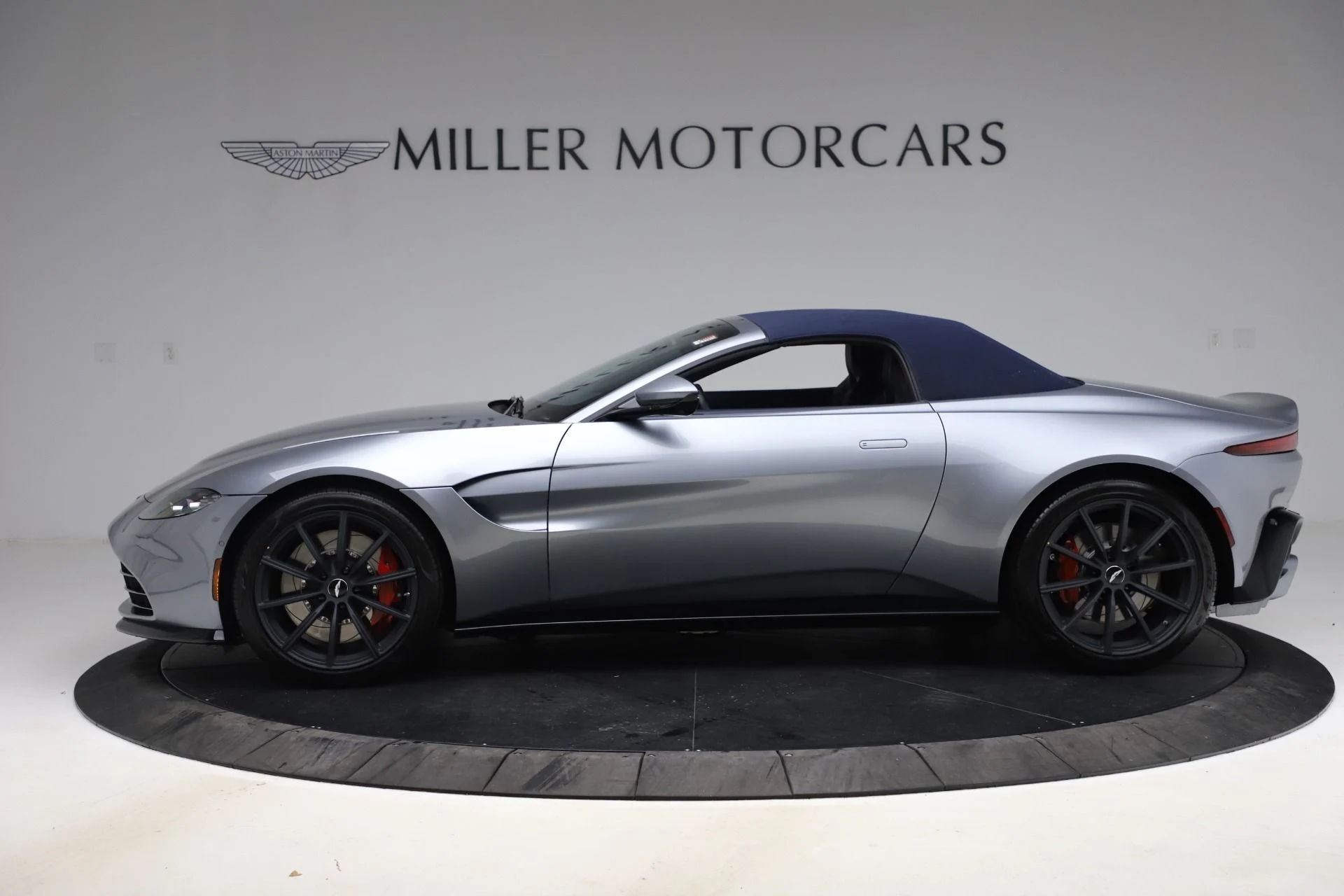 mph015_4227463772_Used_2021_Aston_Martin_Vantage_Roadster_1610739854_1fccf41715