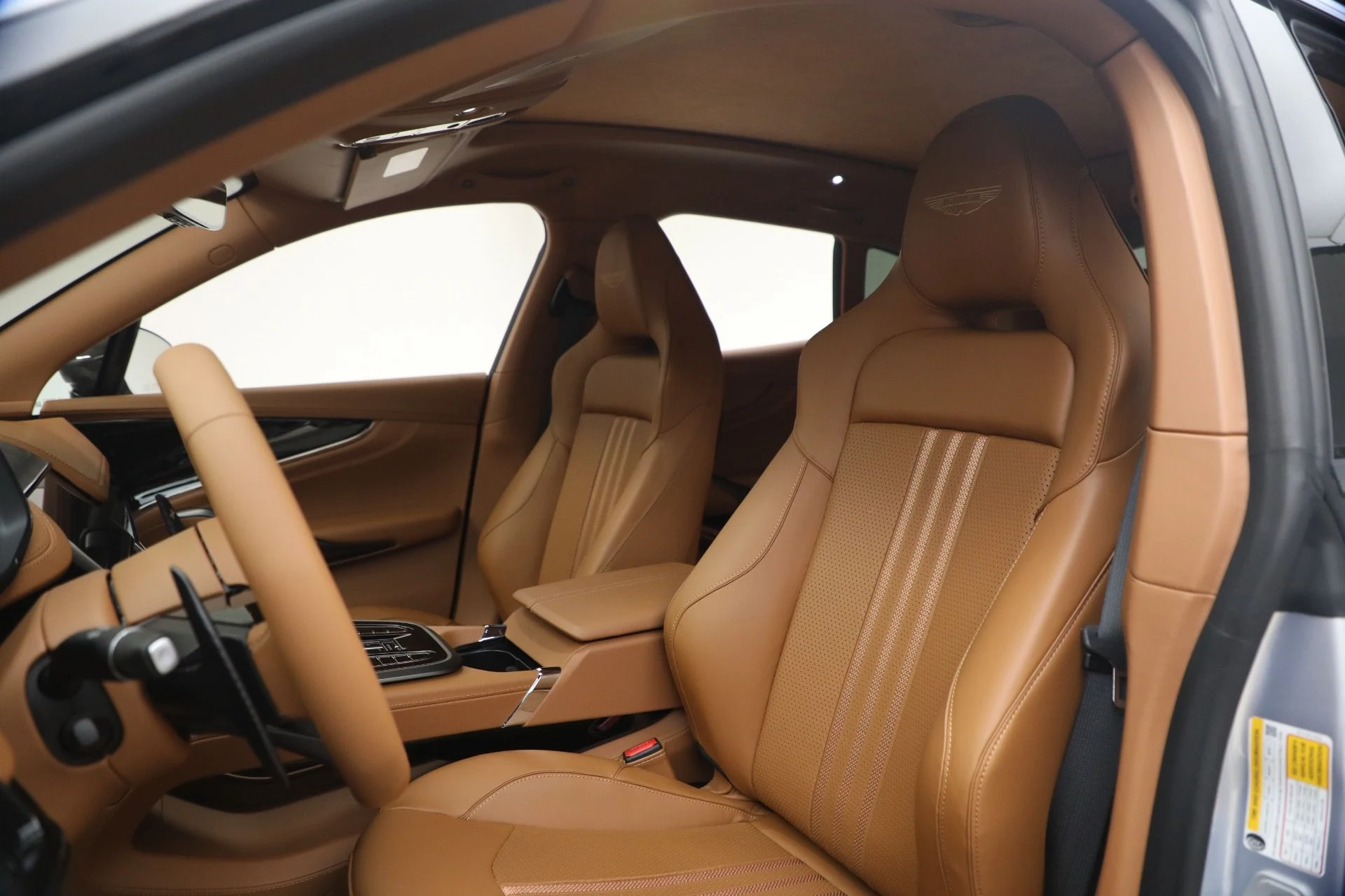 mph015_423319491_New_2026_Aston_Martin_DBX_707_1767986594_dcc0ed36f5