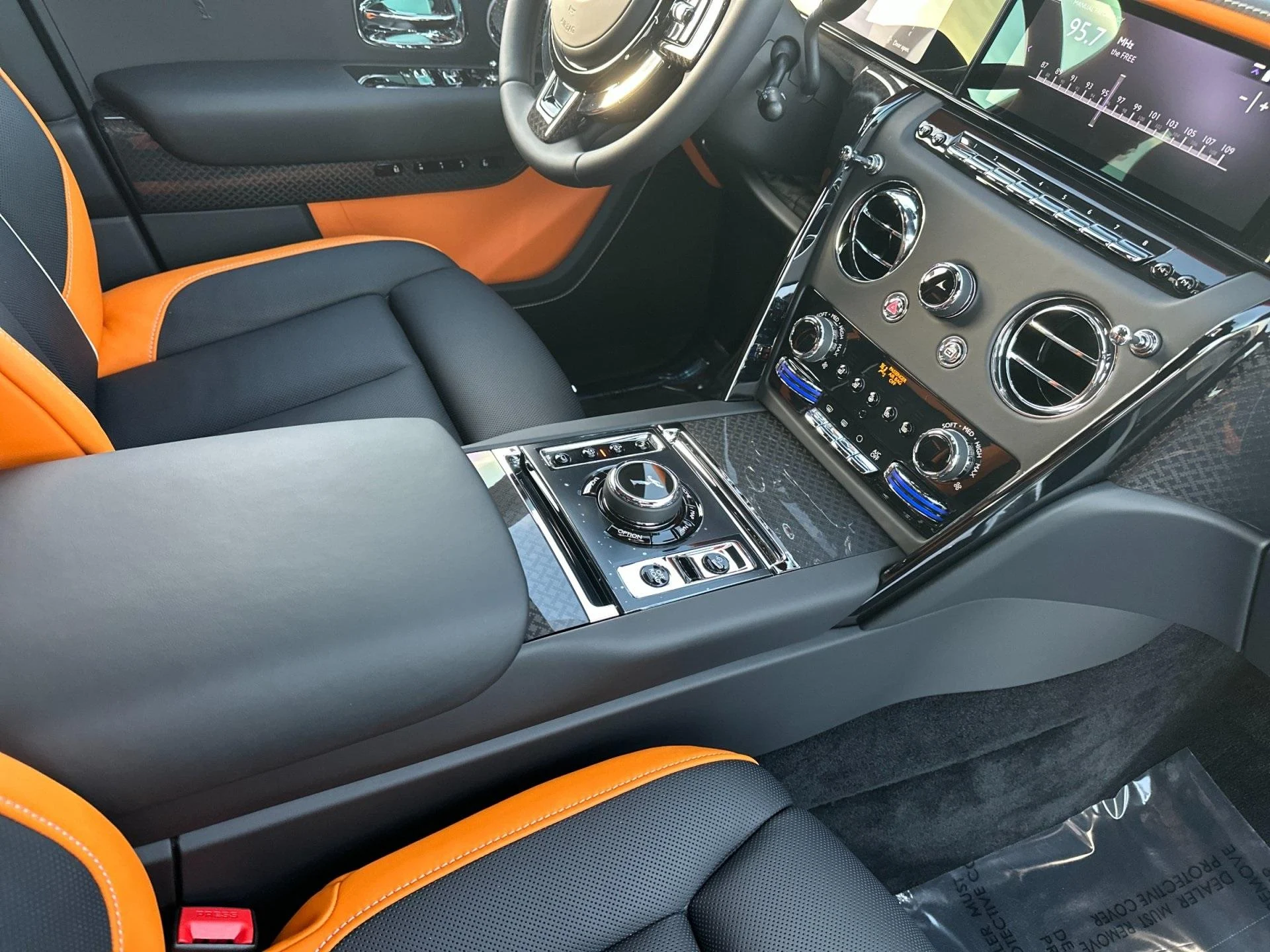 mph015_4233375476_New_2026_Rolls_Royce_Black_Badge_Cullinan_1764949804_8da22d1f0f