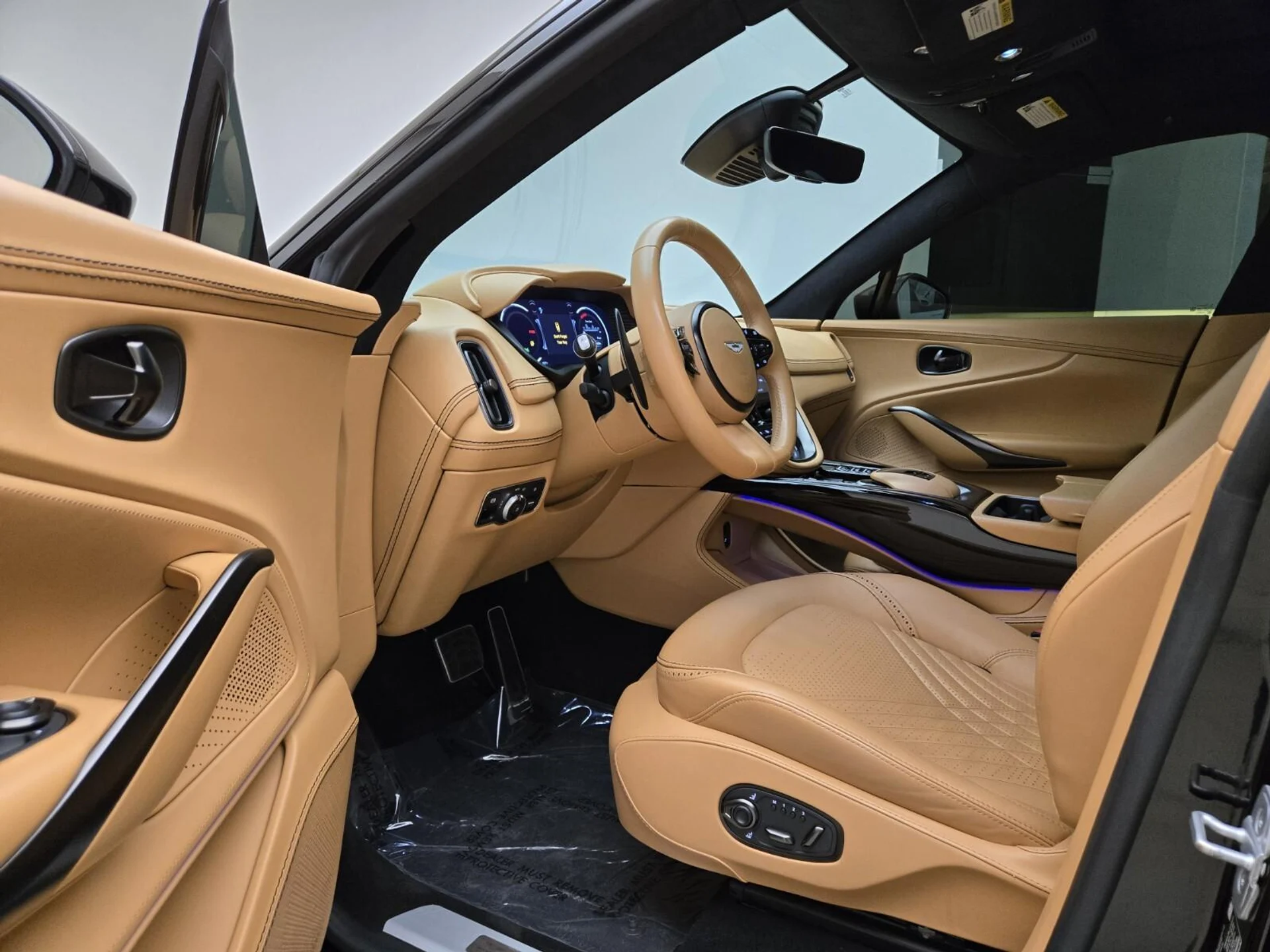 mph015_4235502092_Used_2021_Aston_Martin_DBX_1755328513_4062a1d8bc