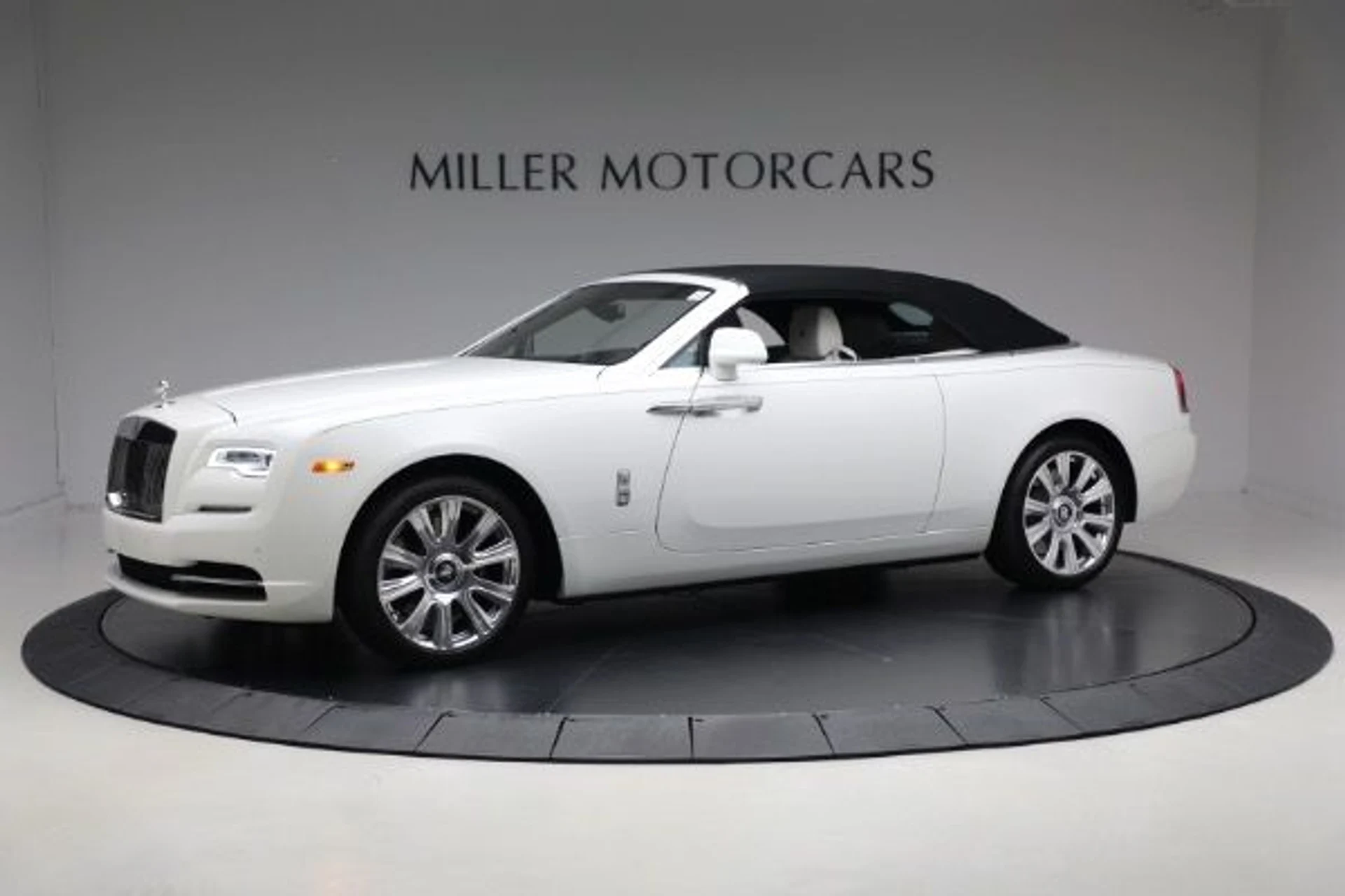 mph015_4236550106_Used_2018_Rolls_Royce_Dawn_d38f9260ea