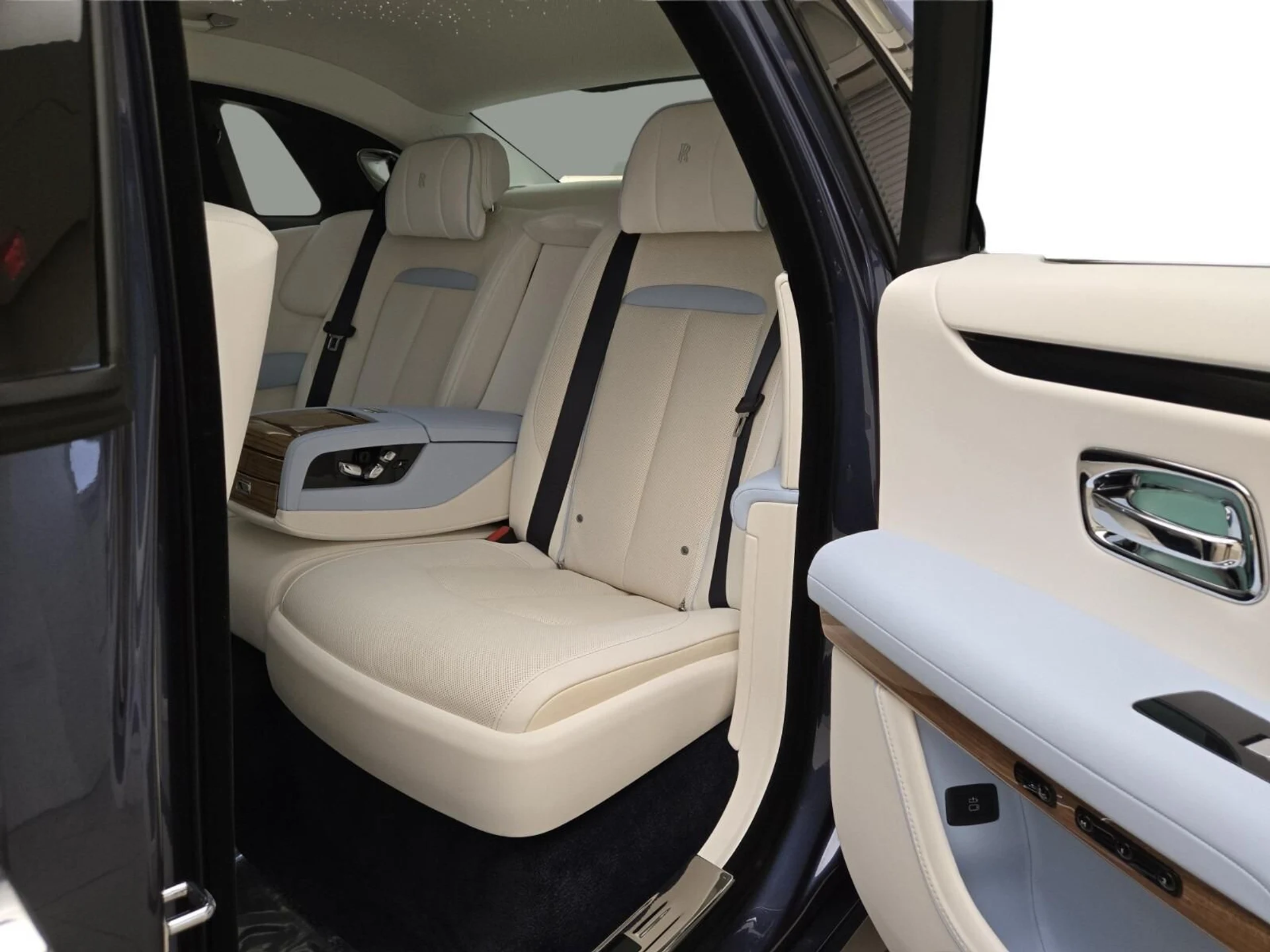 mph015_4237420529_Used_2025_Rolls_Royce_Ghost_1769583061_a7484777a7