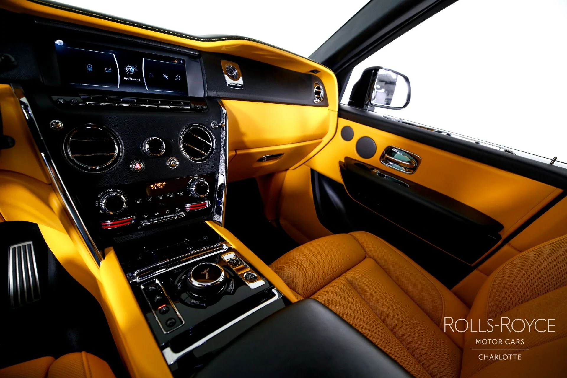 mph015_4242474346_Used_2022_Rolls_Royce_Cullinan_1769449841_1afa775728