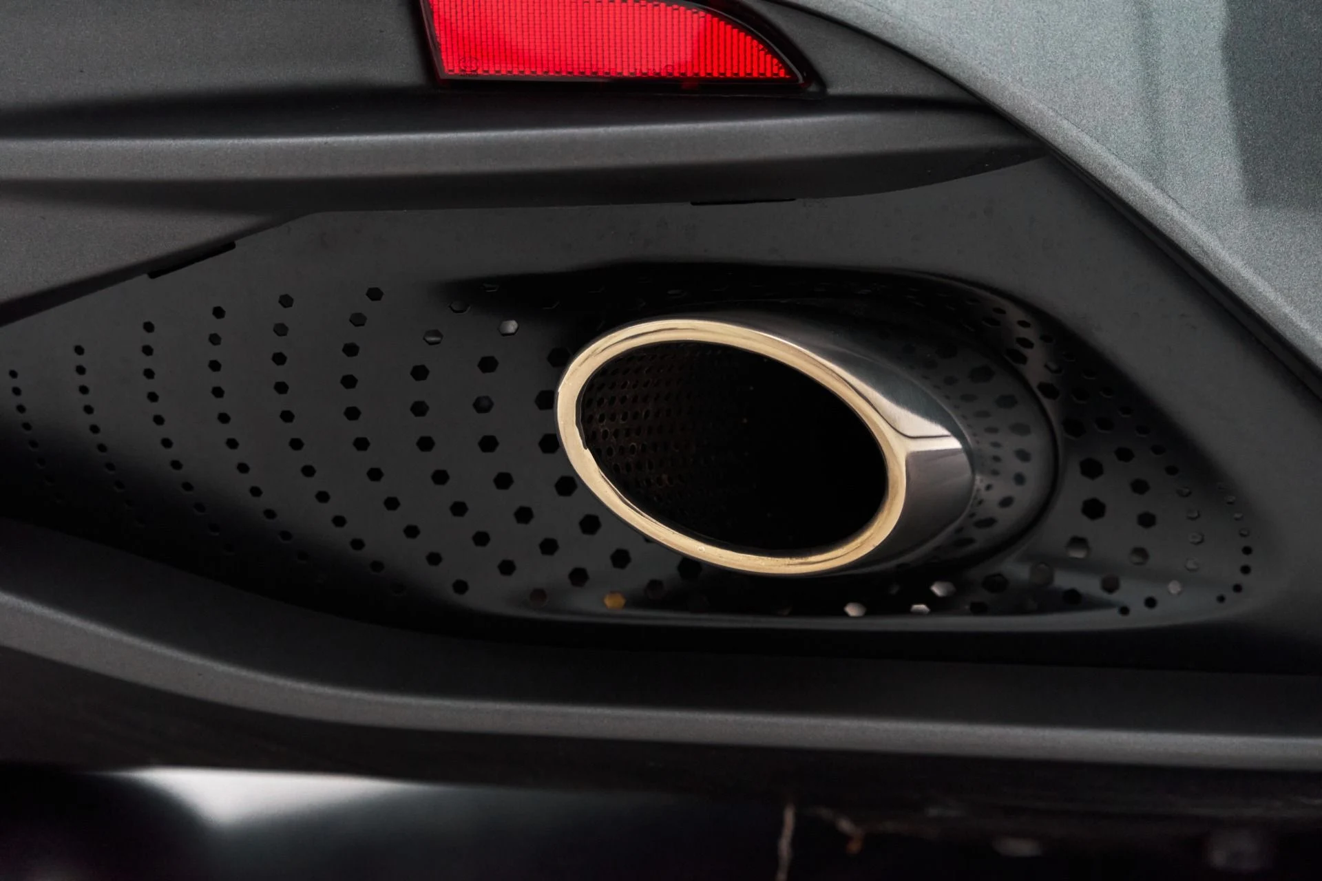 mph015_4244703782_Used_2019_Aston_Martin_DB_11_Base_1627672022_1eda447e93