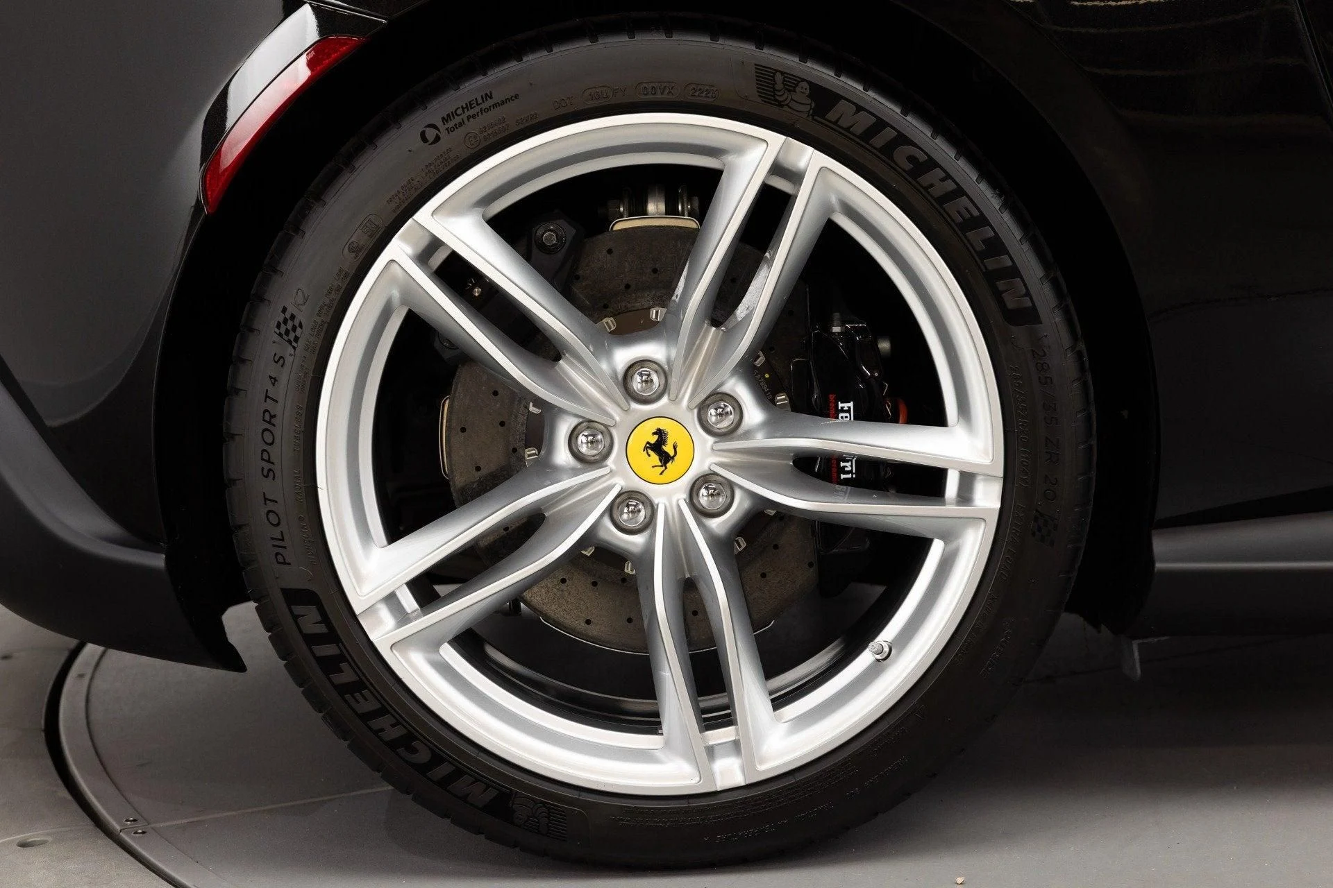 mph015_4245351422_Used_2023_Ferrari_Roma_1791631695_6e96dba884