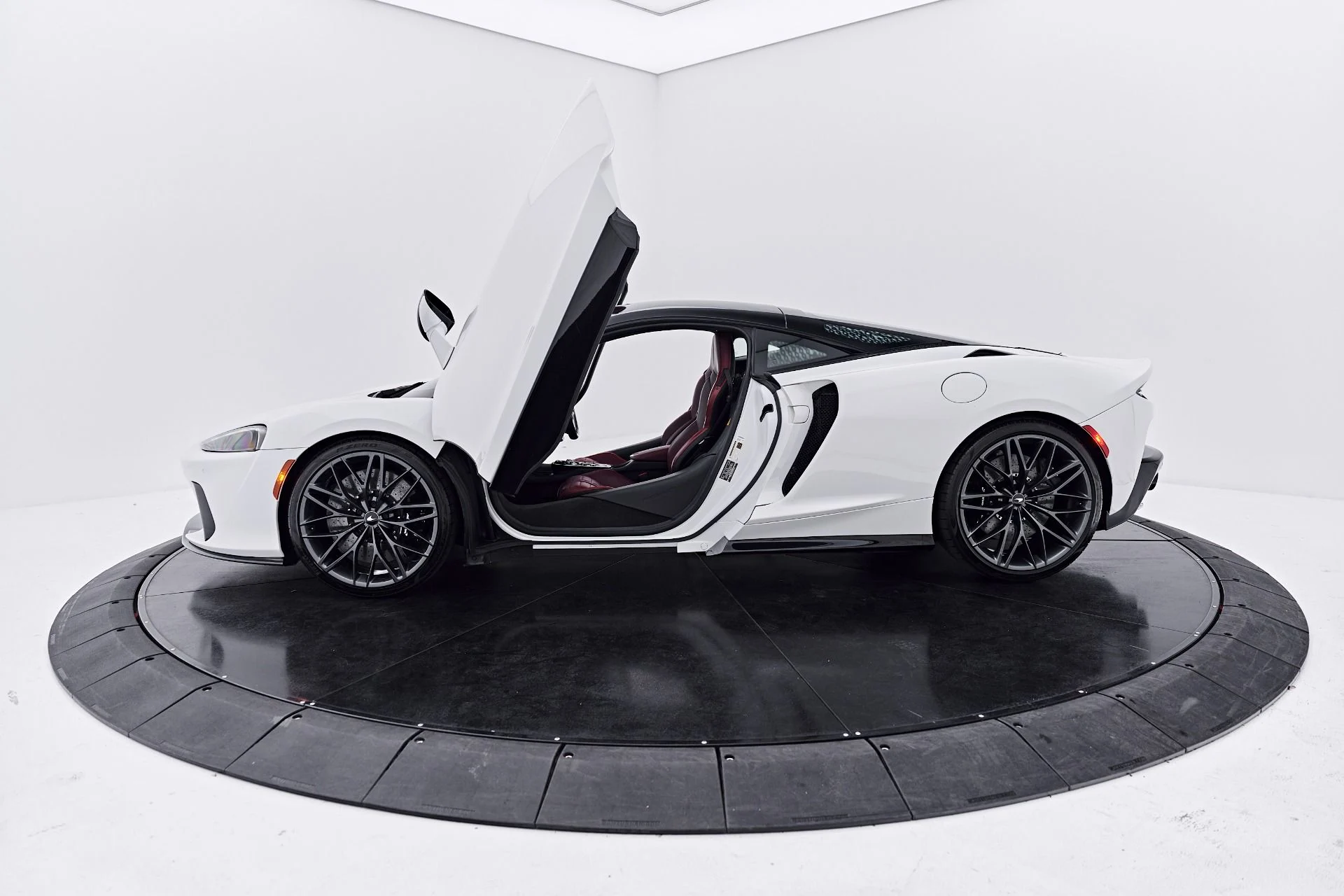 mph015_4249420429_Used_2025_Mc_Laren_GTS_1790357837_ddc19637e7
