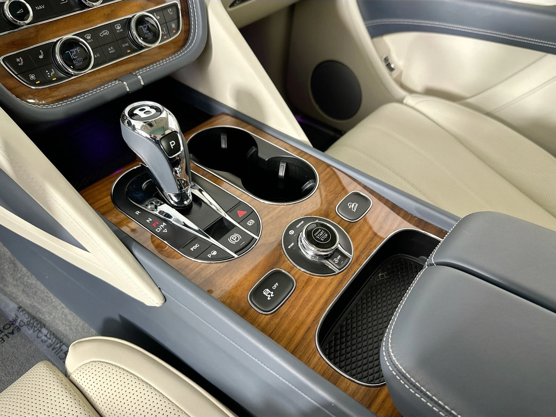 mph015_4251785931_16_520bbfca07