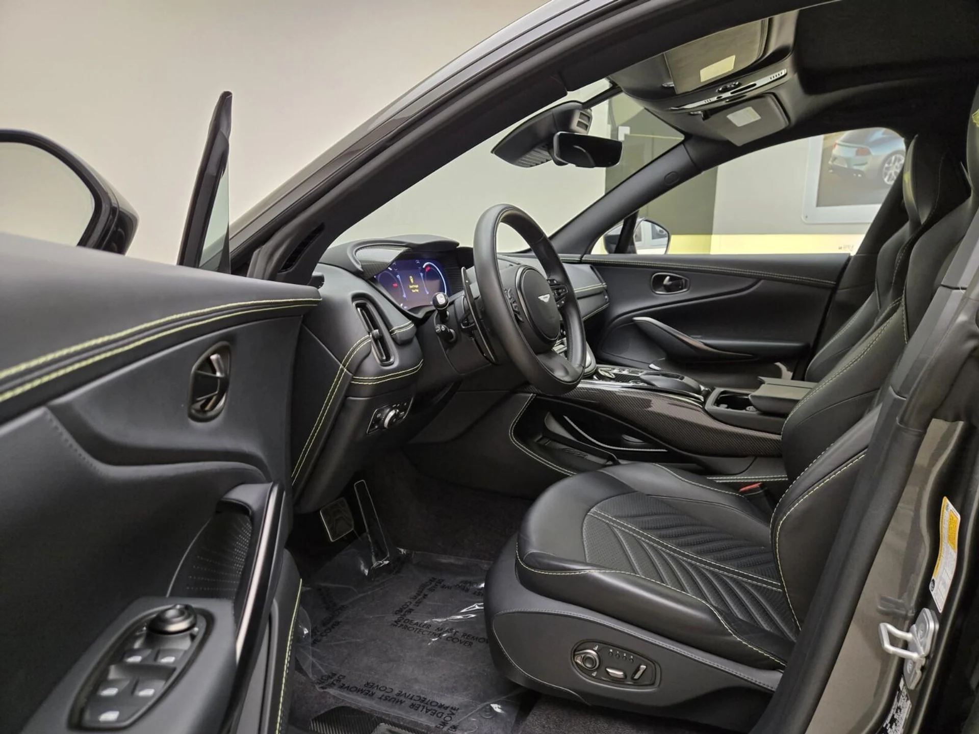 mph015_425501545_Used_2023_Aston_Martin_DBX_707_1758610627_698aa7e590