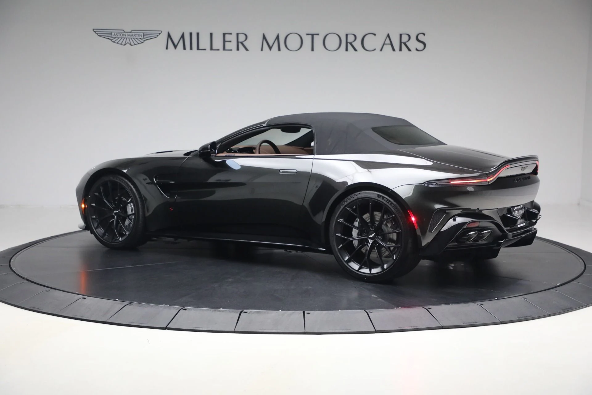 mph015_4272801211_New_2026_Aston_Martin_Vantage_S_Roadster_1787329518_d031c3cf88