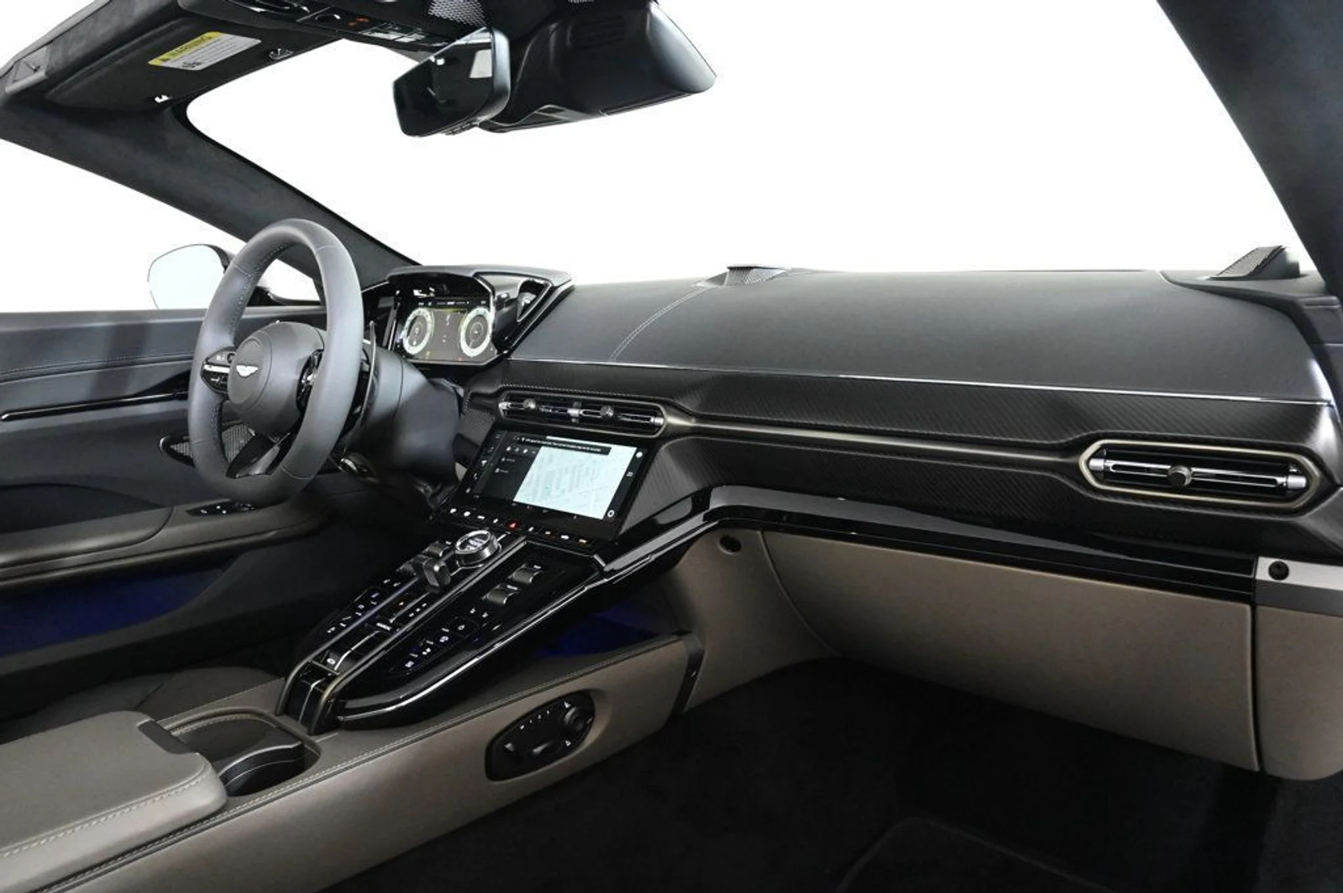 mph015_4285492317_used_2026_aston_martin_vantage_s_11350_22984159_15_1024_cb942ef06d