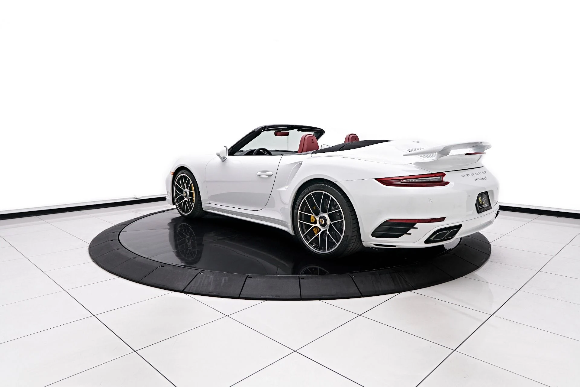 mph015_4287654105_Used_2019_Porsche_911_Turbo_S_1755714959_3d3facf185