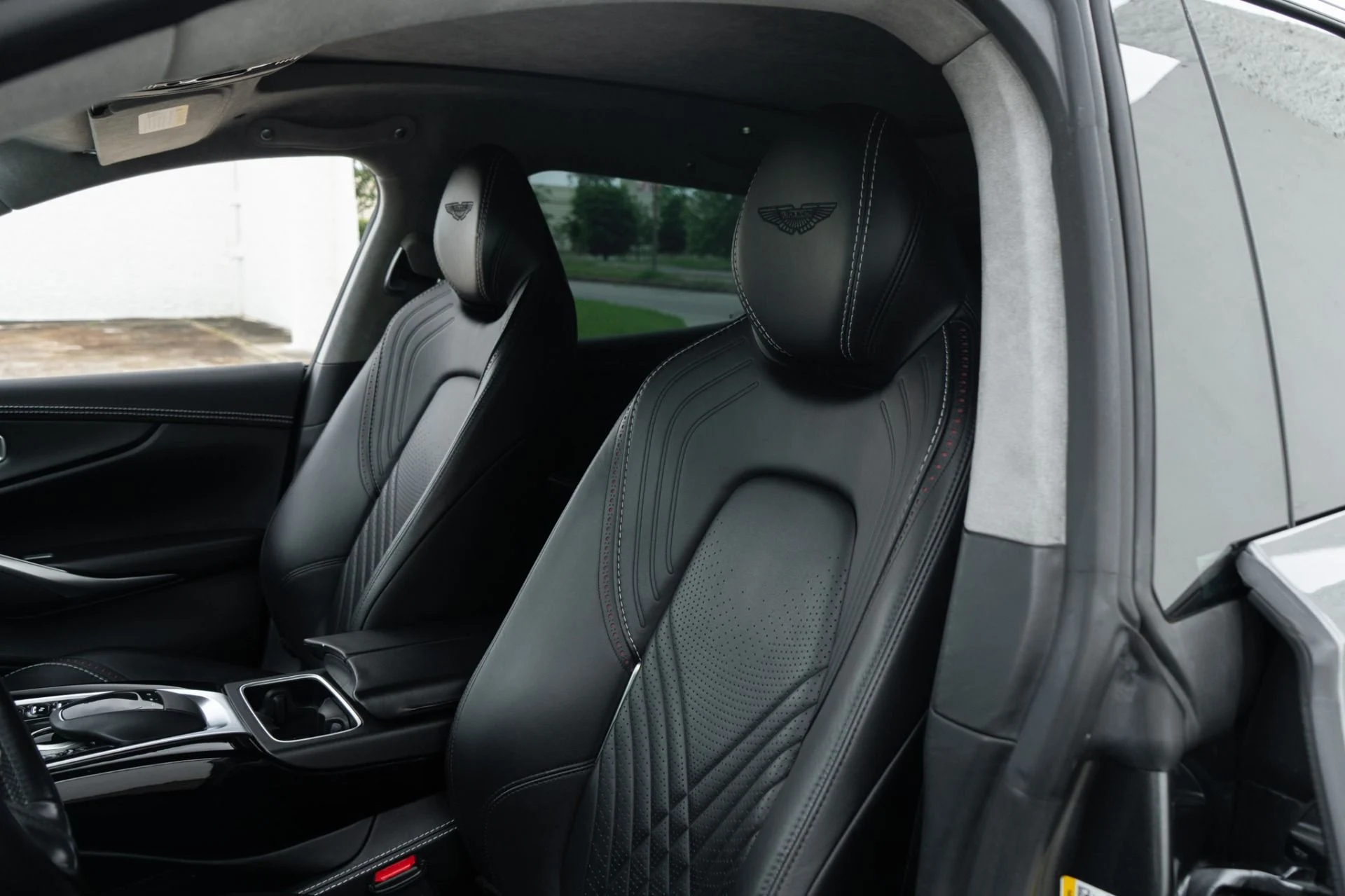 mph015_4289197250_Used_2021_Aston_Martin_DBX_1777485060_3b5eb3f781