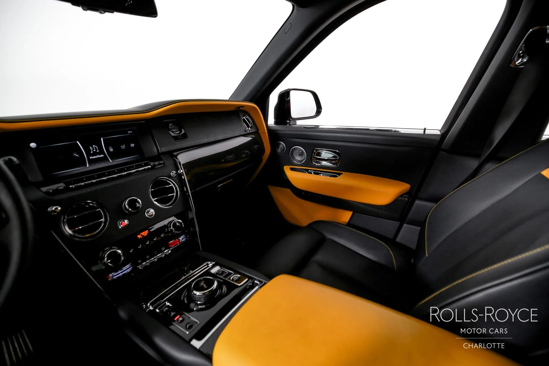 mph015_4290514913_Used_2023_Rolls_Royce_Black_Badge_Cullinan_1767375090_aa8c64b2e8