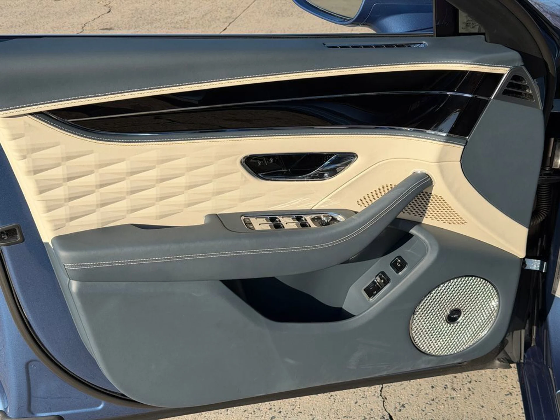 mph015_4291159926_0a9cdb2dc3de4ceab6d9ec4b9368f9c4_3b31d1ab4b