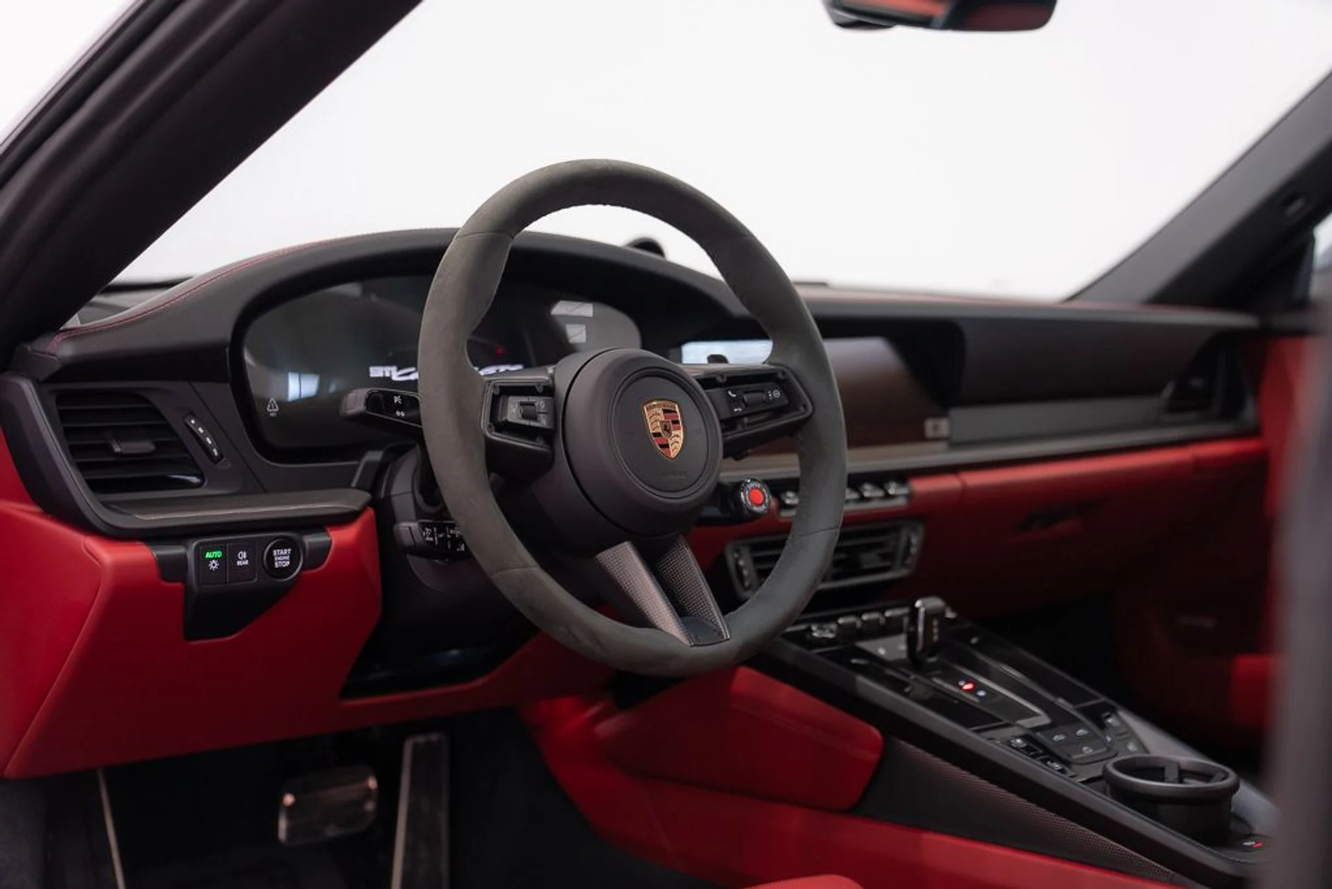 mph015_4292284172_porsche_911_2025_jpg_v_1776180195_487f8d77d9