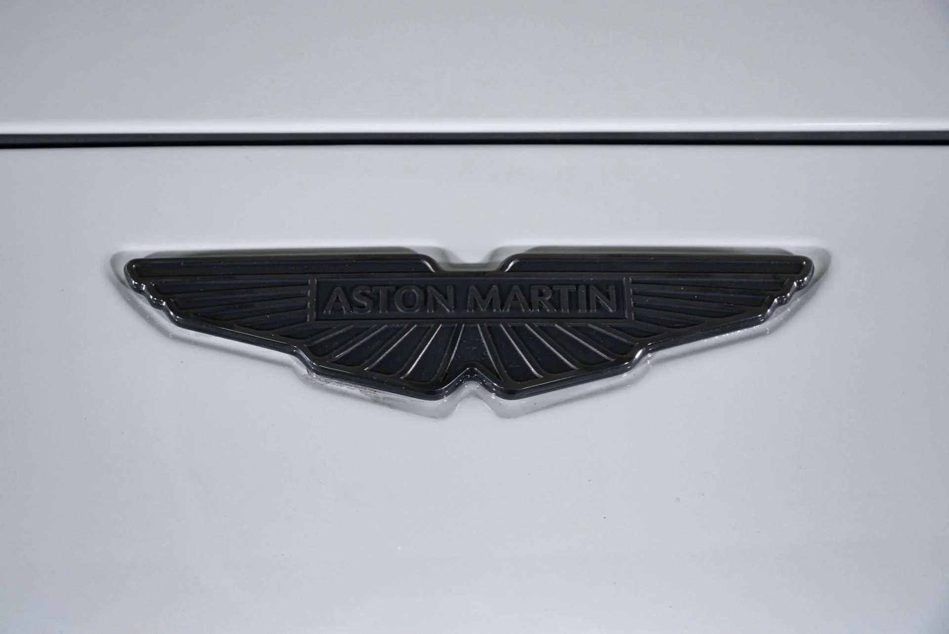 mph015_429451725_New_2026_Aston_Martin_DBX_707_1767899119_e574856c66