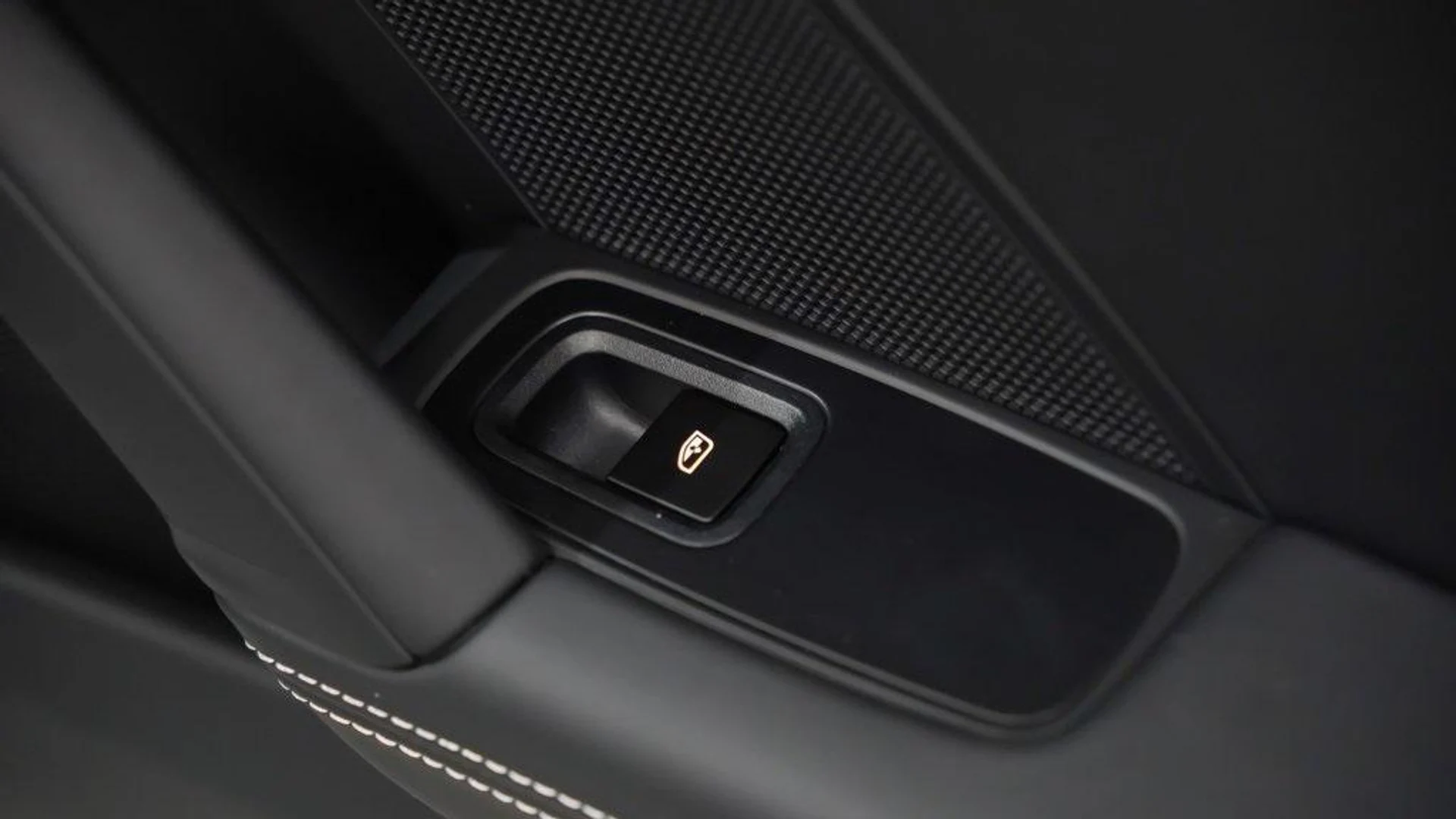 mph015_434256386_f8_M2_P_Otyis_FQOYYNEZ_Sq5_V_Aj_Aog_ffcee64b55