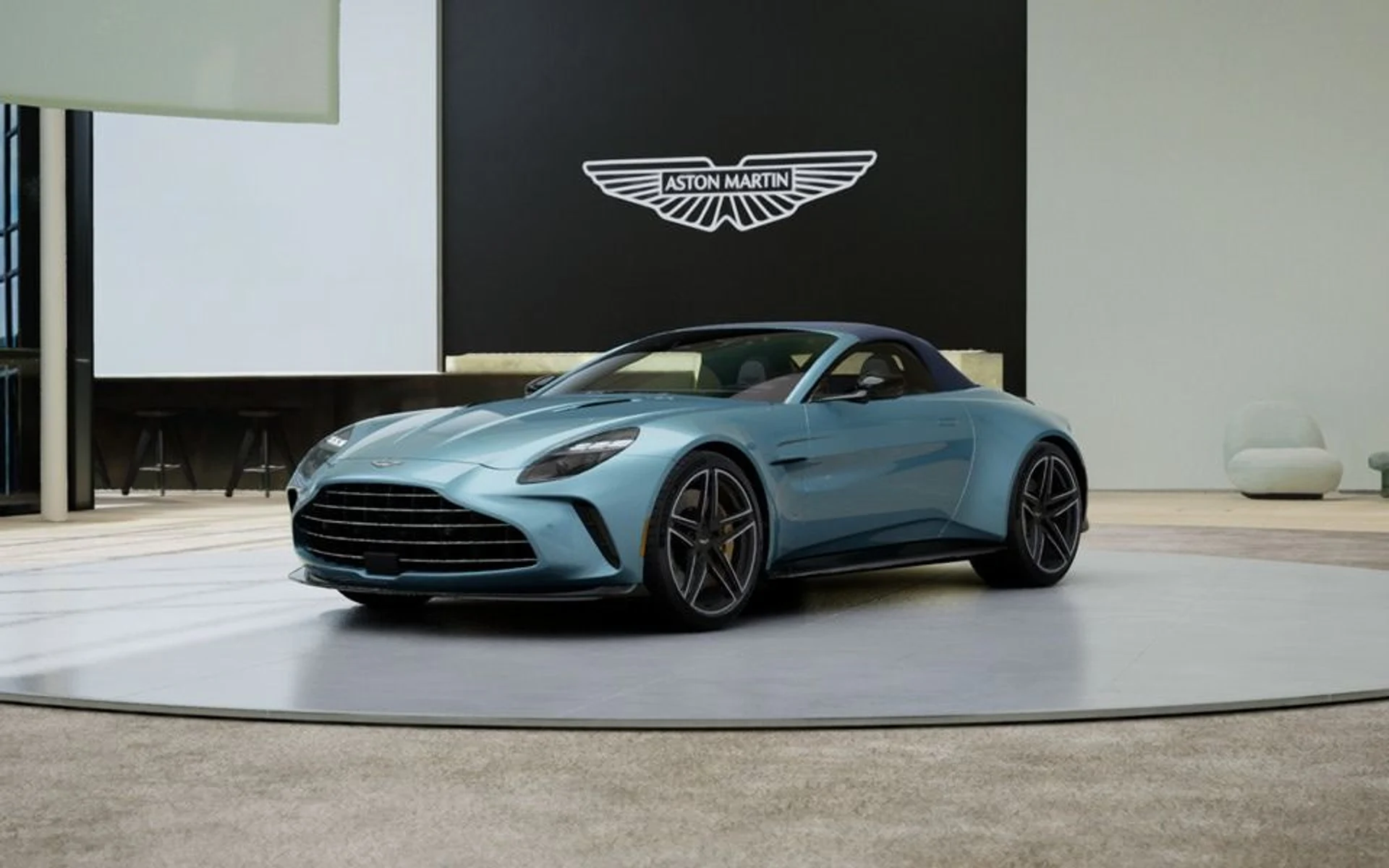 mph015_434282589_New_2027_Aston_Martin_Vantage_S_Roadster_In_Transit_5b0c666487