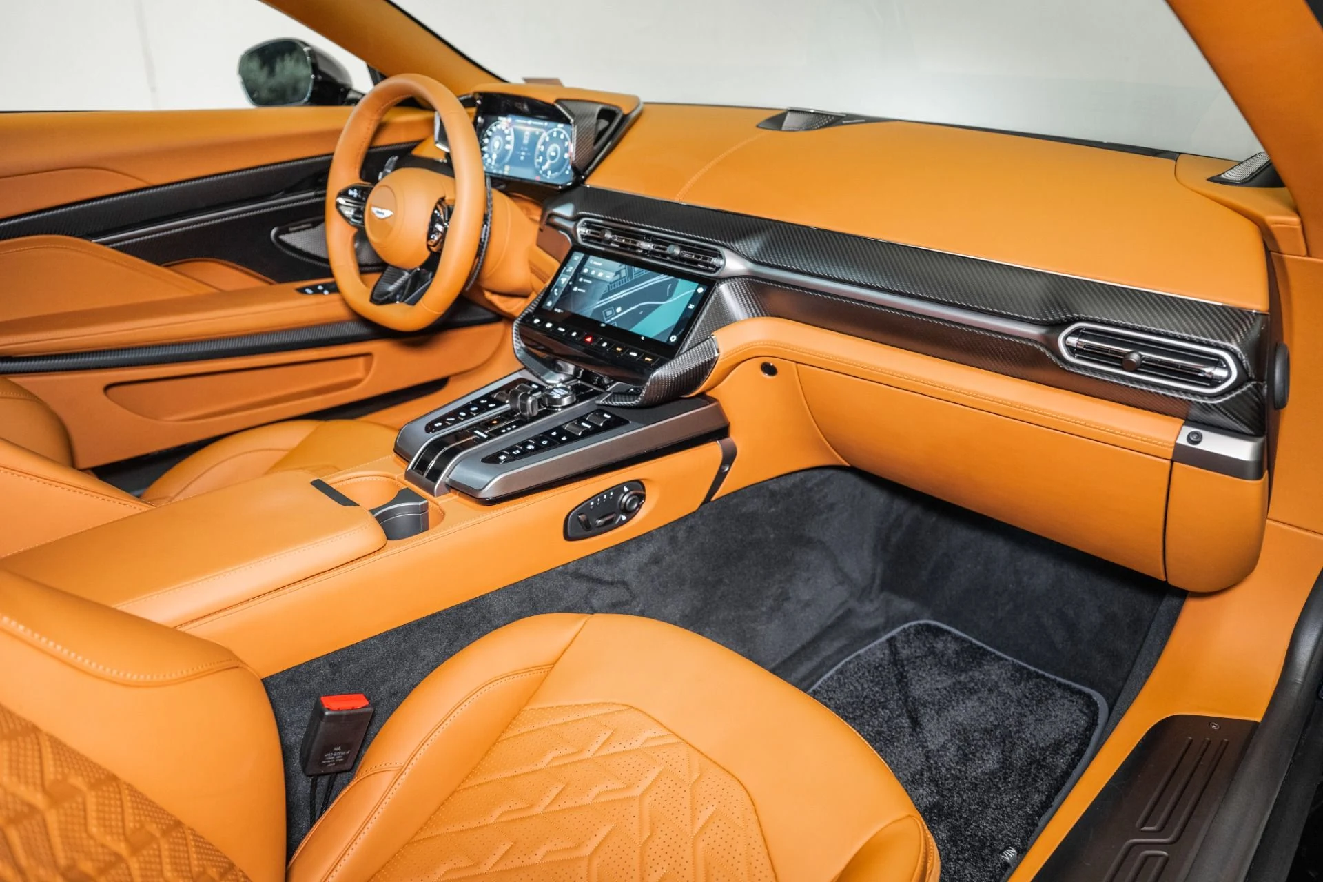 mph015_447592266_Used_2025_Aston_Martin_Vanquish_1751745767_4b68010729