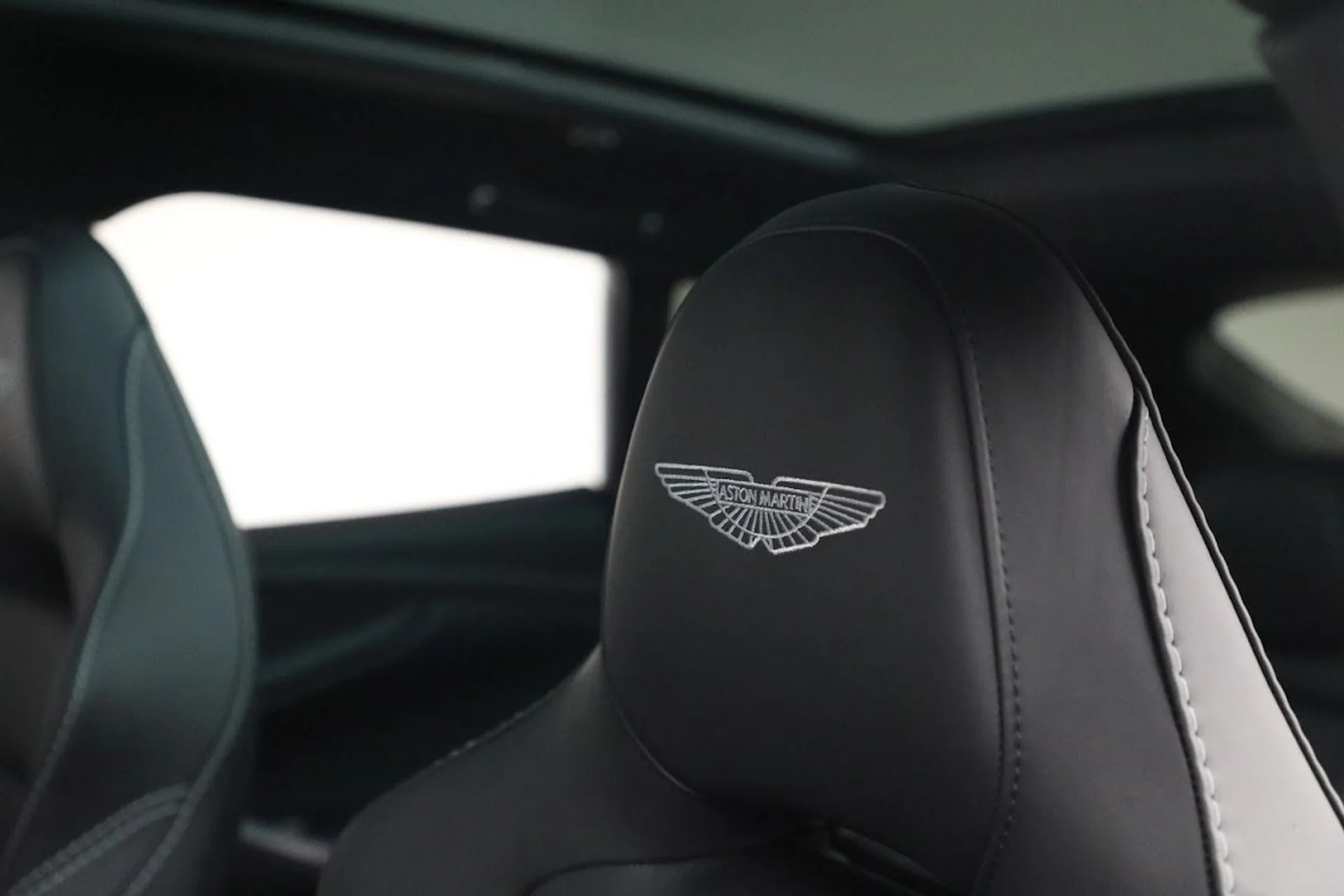 mph015_451109345_Used_2023_Aston_Martin_DBX_707_1682624534_4550d18296