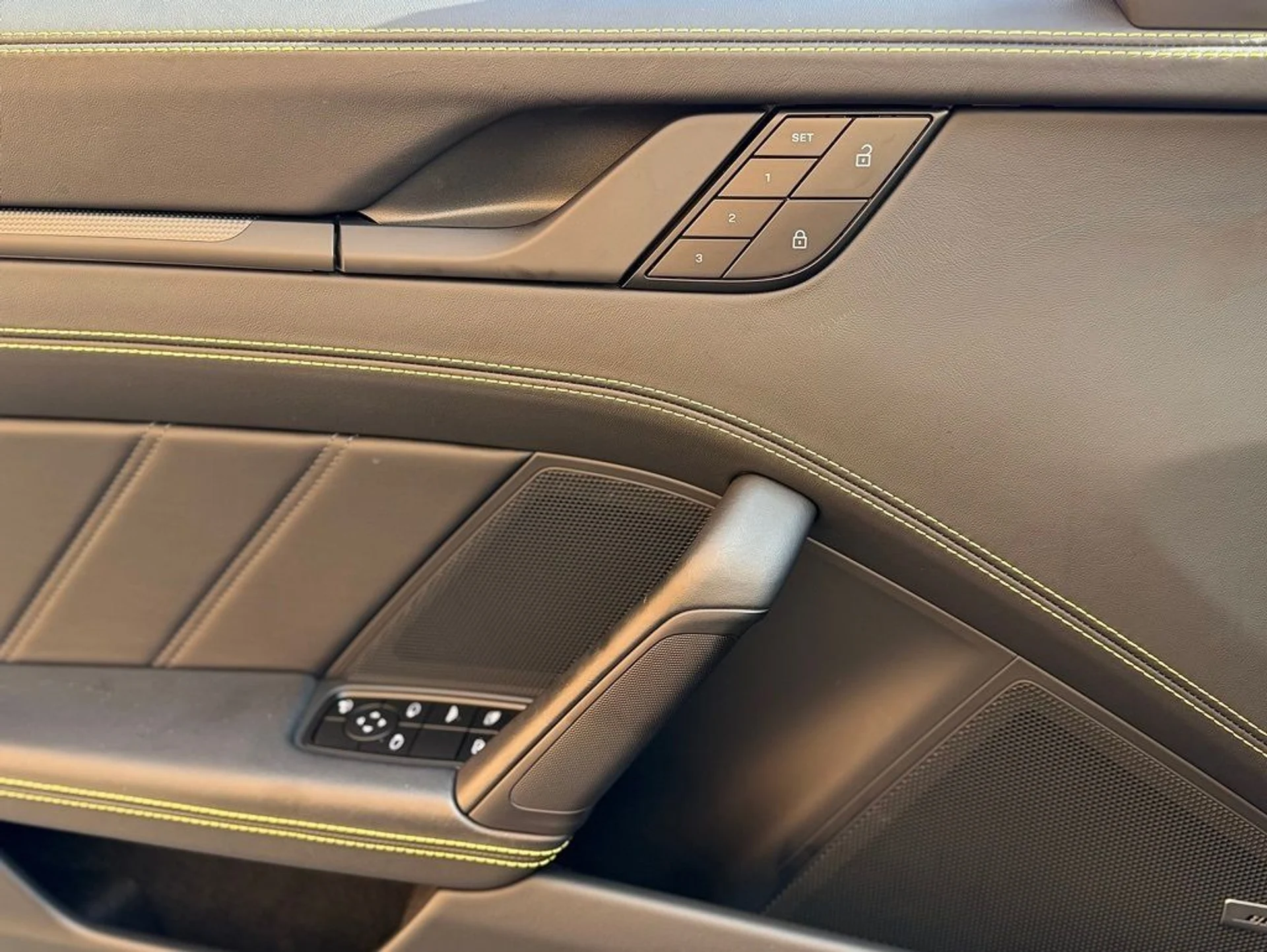 mph015_4535282_f533ccb8d178bf0f6a074cb6d4e9834ax_a3113b75b2