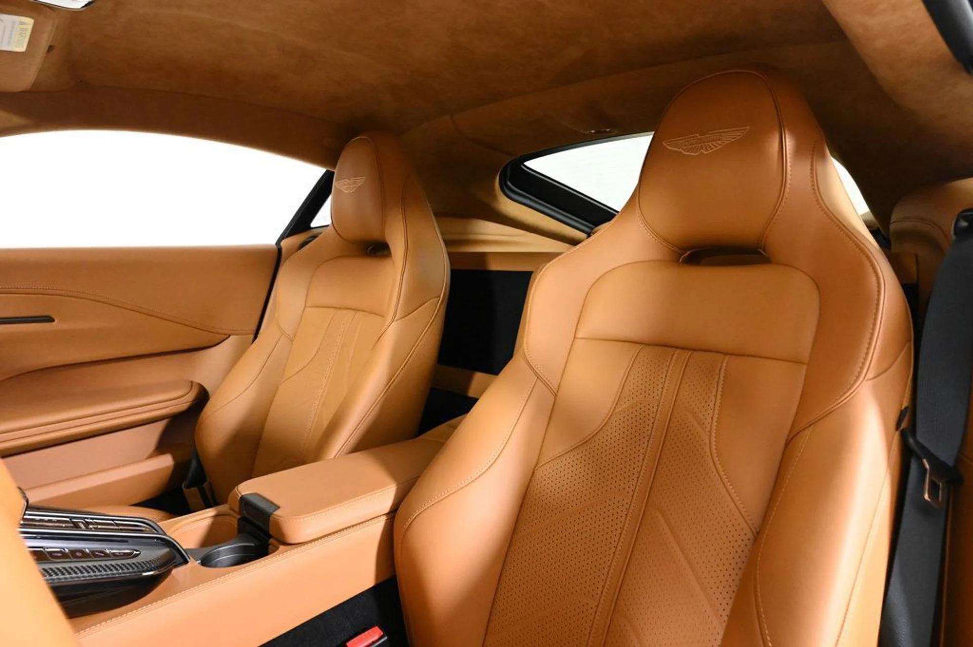mph015_454387526_new_2026_aston_martin_vantage_coupe_11350_22900896_15_1024_ccc3db54fe