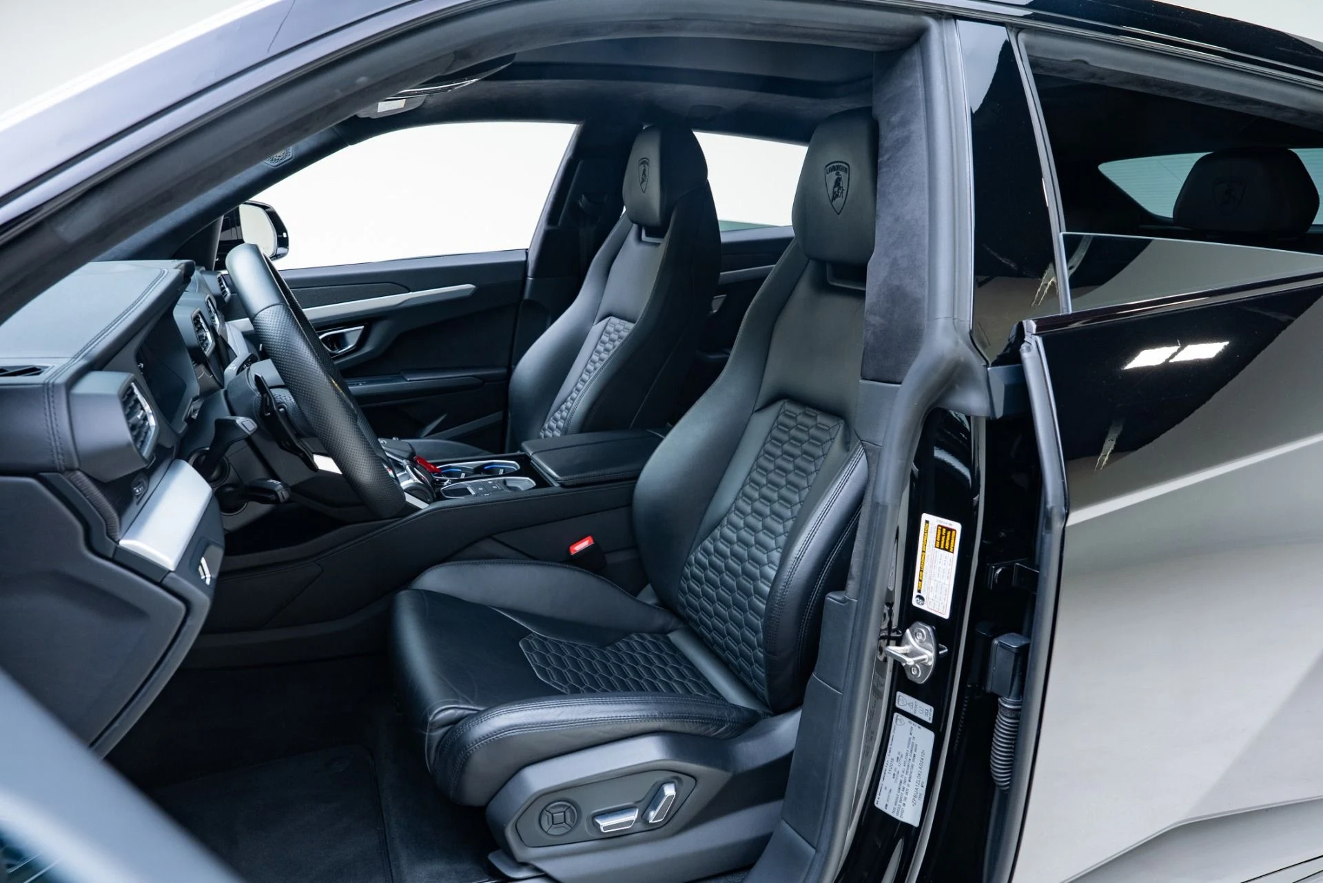 mph015_455507719_Used_2019_Lamborghini_Urus_1778703309_fa0b12296a