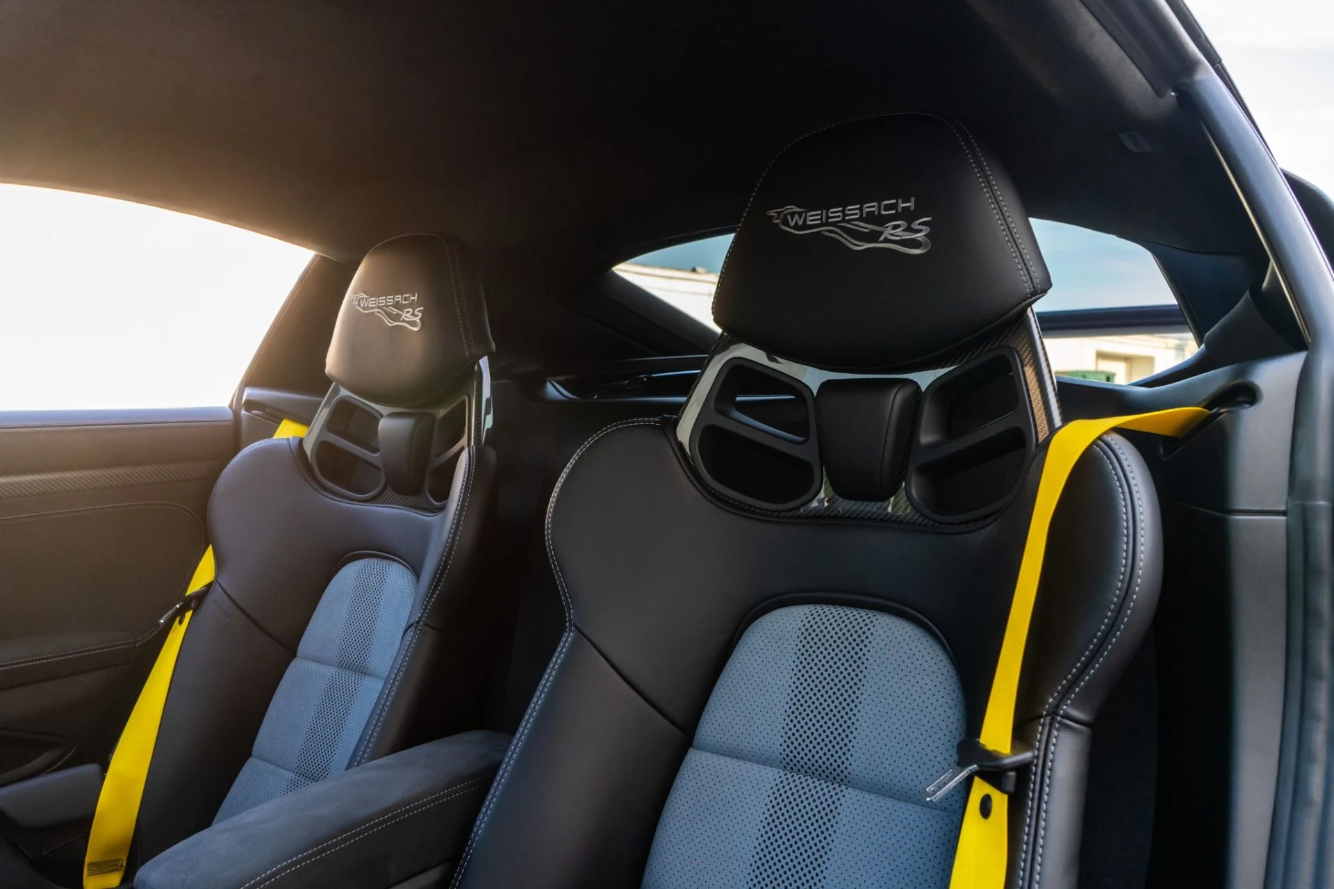 mph015_455613093_Used_2024_Porsche_718_Cayman_GT_4_RS_Weissach_1755715183_cfe178e088