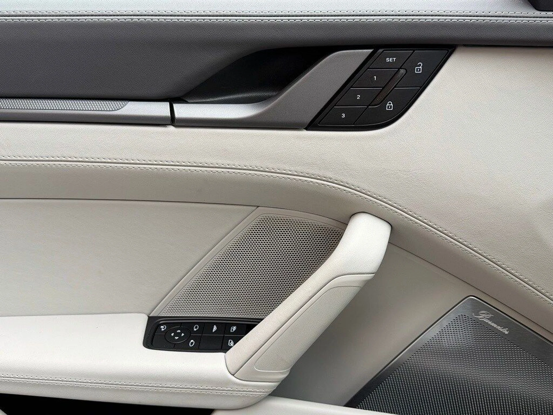 mph015_456153237_fbd554995b54b76f6d3e5f81dd3f0352x_054e7428b8