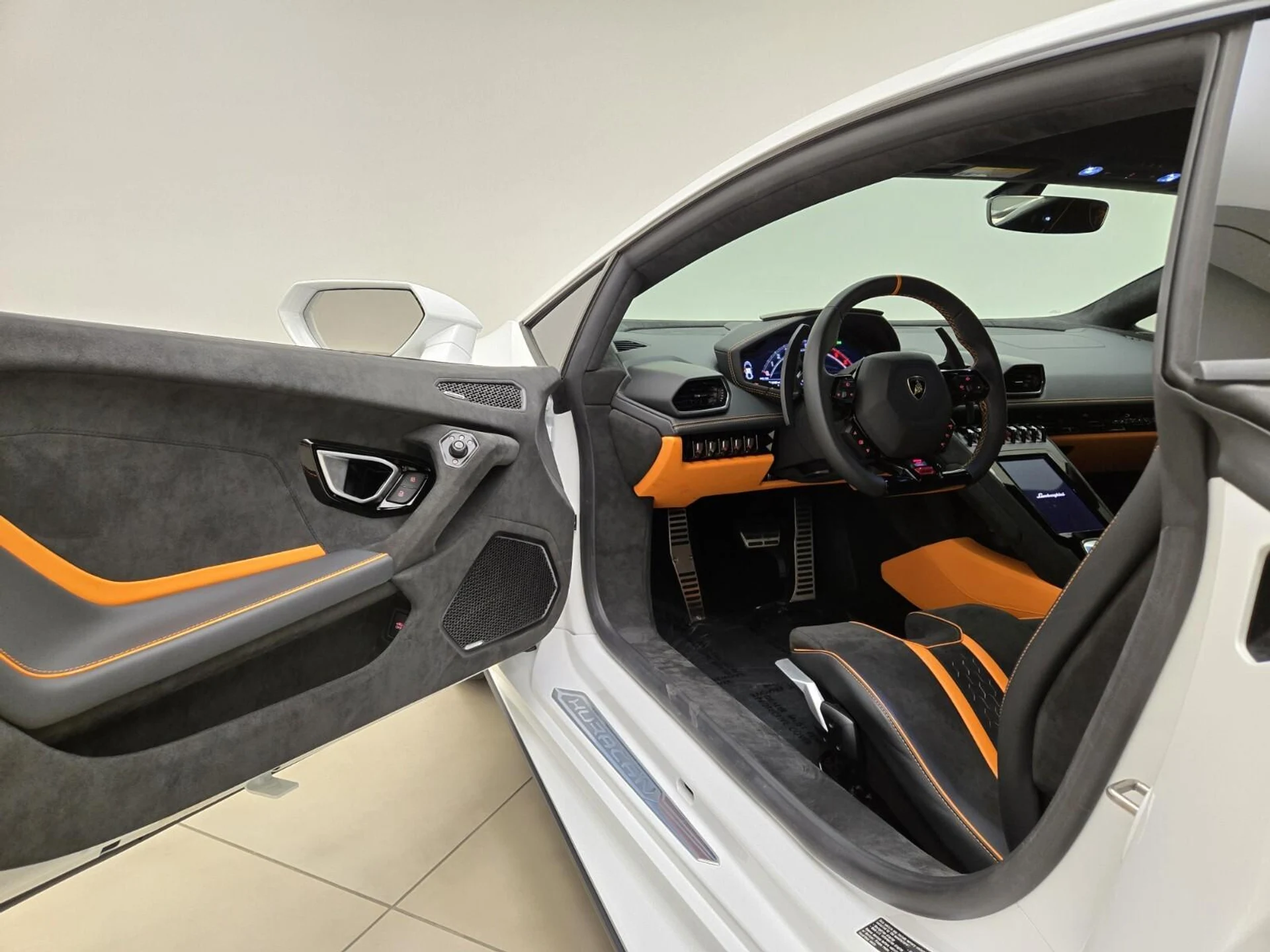 mph015_456160802_Used_2023_Lamborghini_Huracan_Tecnica_1777355907_9b39ce92b1