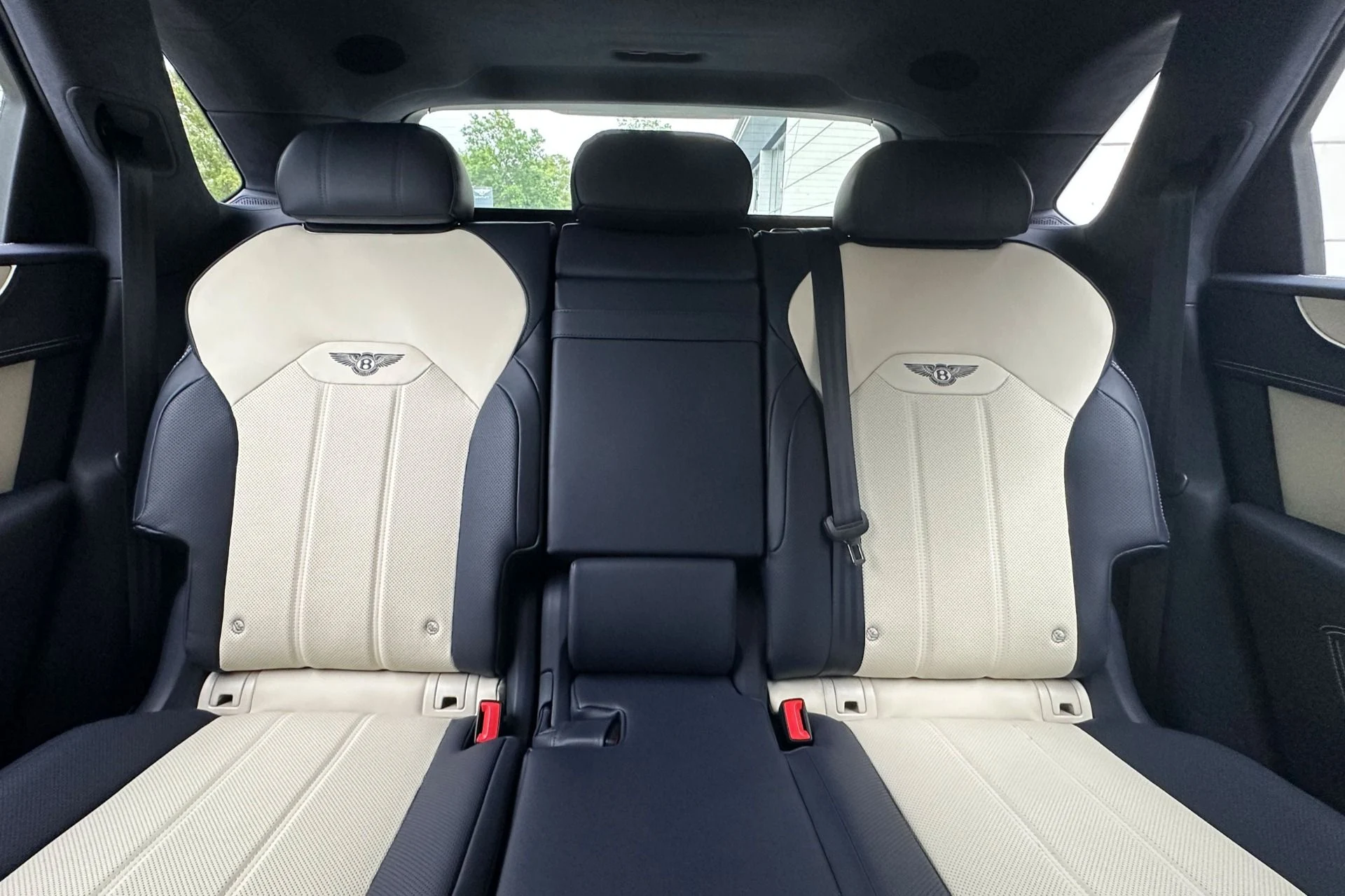mph015_469861909_New_2026_Bentley_Bentayga_V8_1784720366_b6baab577a