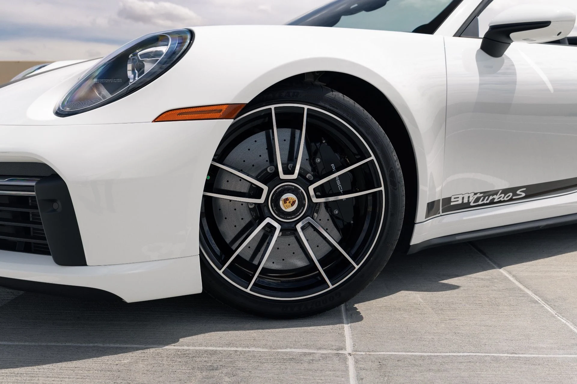 mph015_478381216_Used_2025_Porsche_911_Turbo_S_1776200682_98ab275223