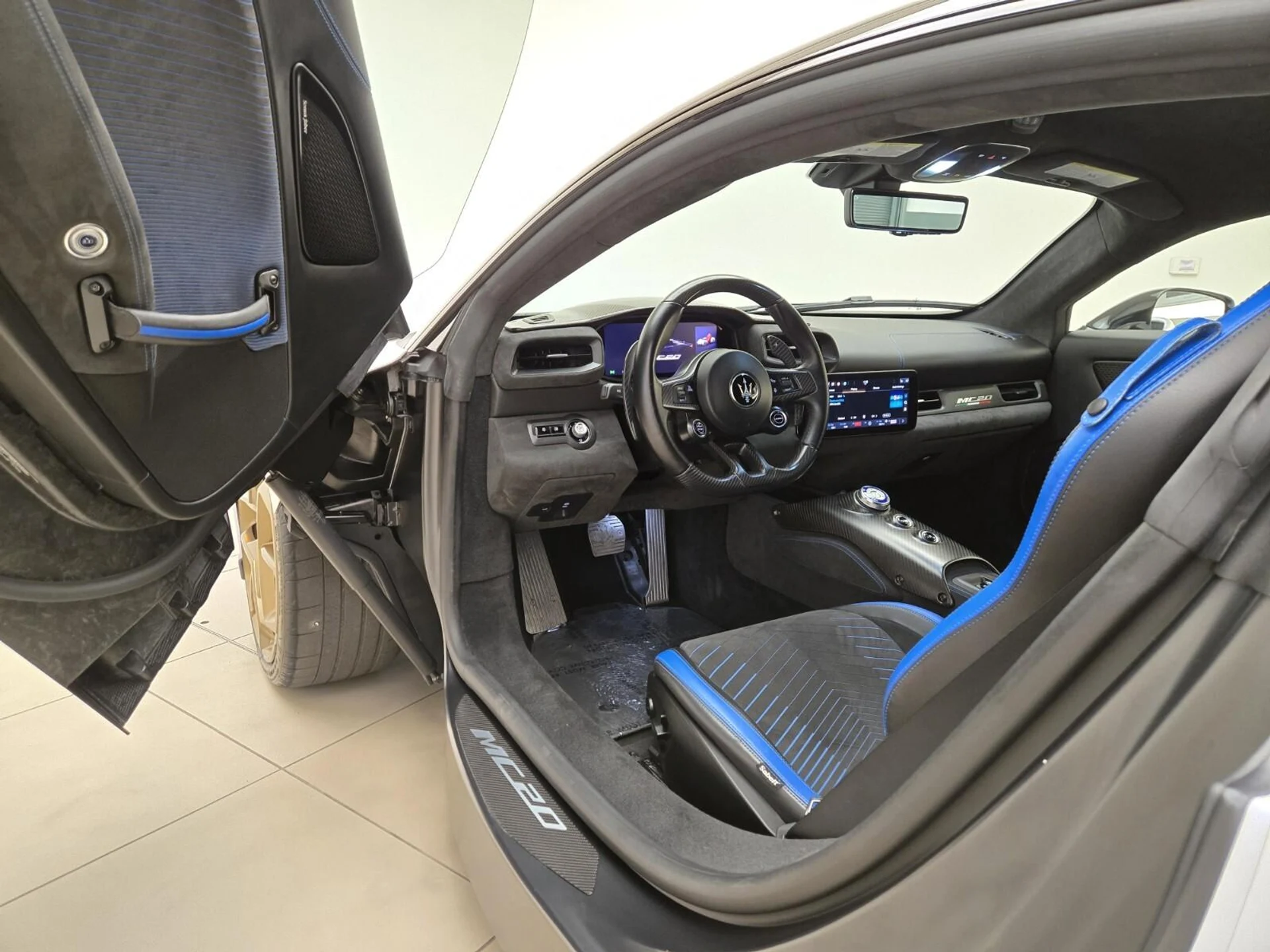 mph015_481267570_Used_2022_Maserati_MC_20_1777527732_d9676bdc85