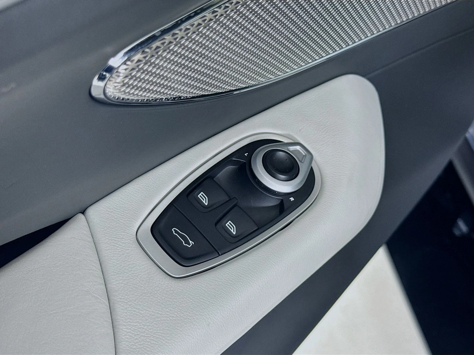 mph015_489176217_0ff098f8e5067460b139745b7d3114f5x_4e30ba6320