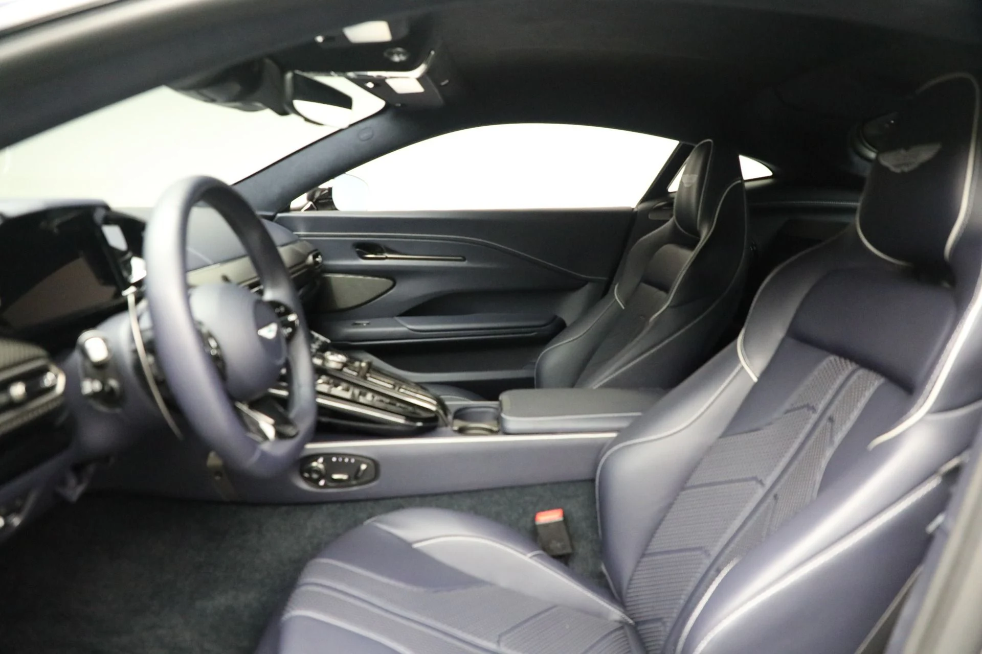 mph015_489624863_New_2025_Aston_Martin_Vantage_fda805f41e