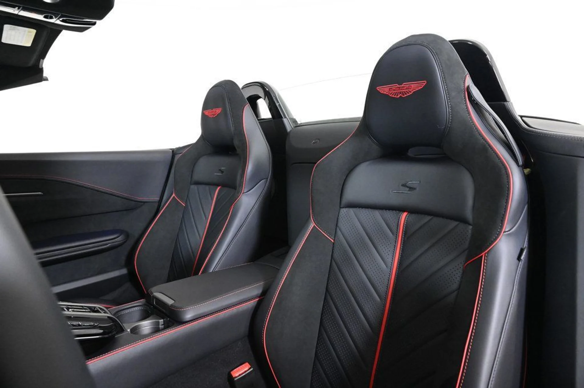 mph015_497509820_new_2026_aston_martin_vantage_sroadster_11350_22964201_15_1024_66a7ffe258