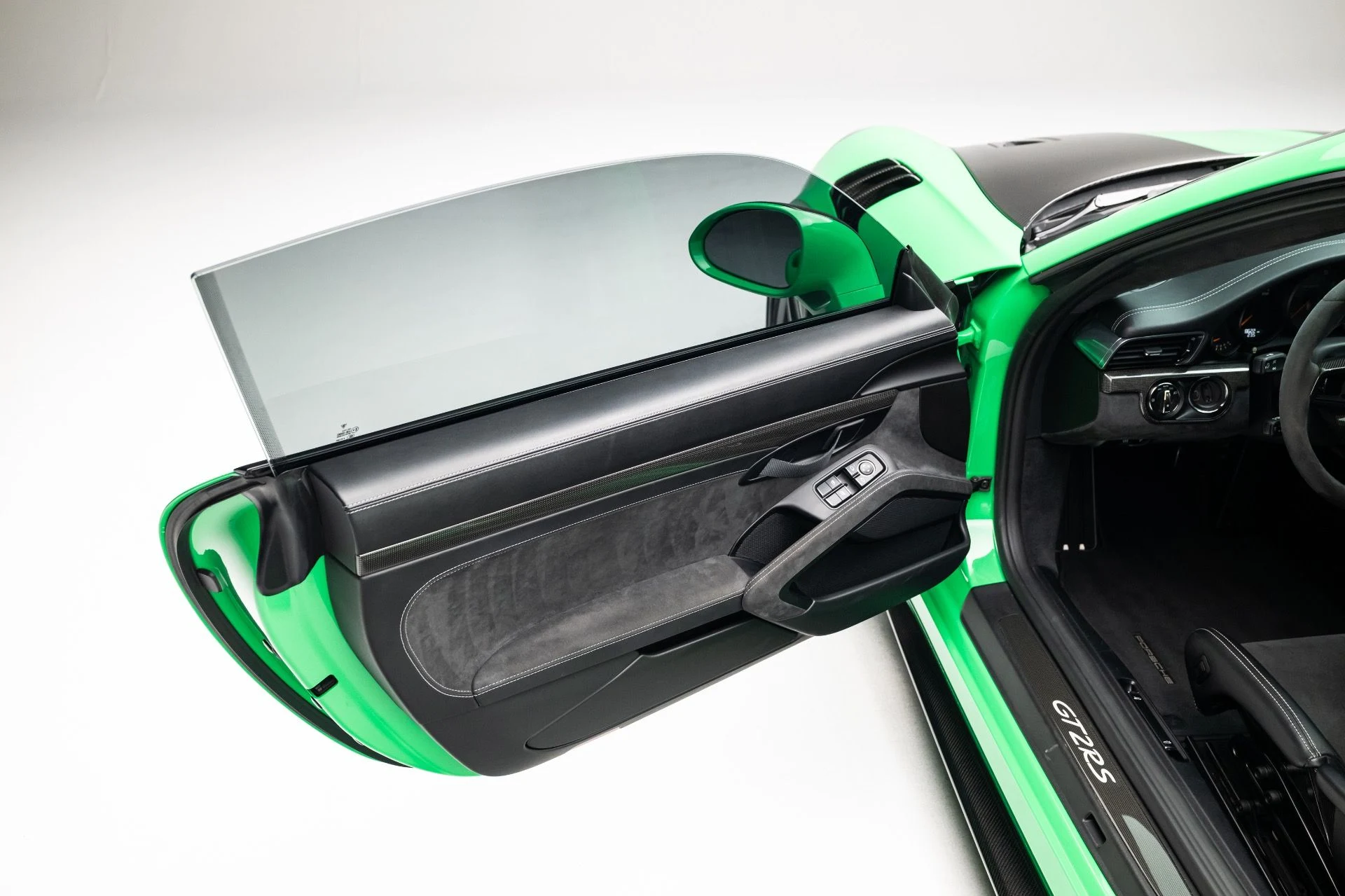 mph015_50062559_12045_p16_l_a38dfcdbeb