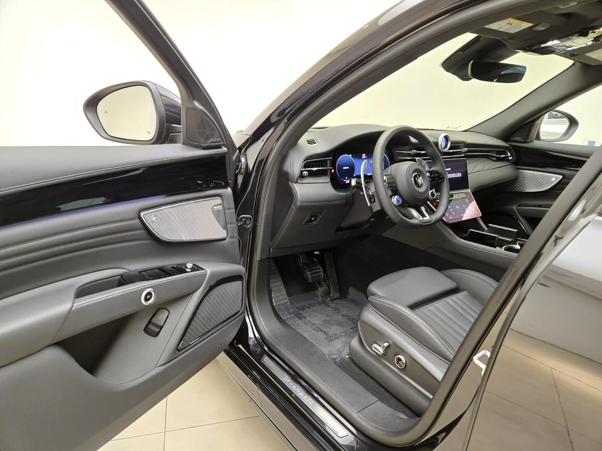 mph015_506096908_Used_2025_Maserati_Grecale_Folgore_1765003985_4ea0e191d5