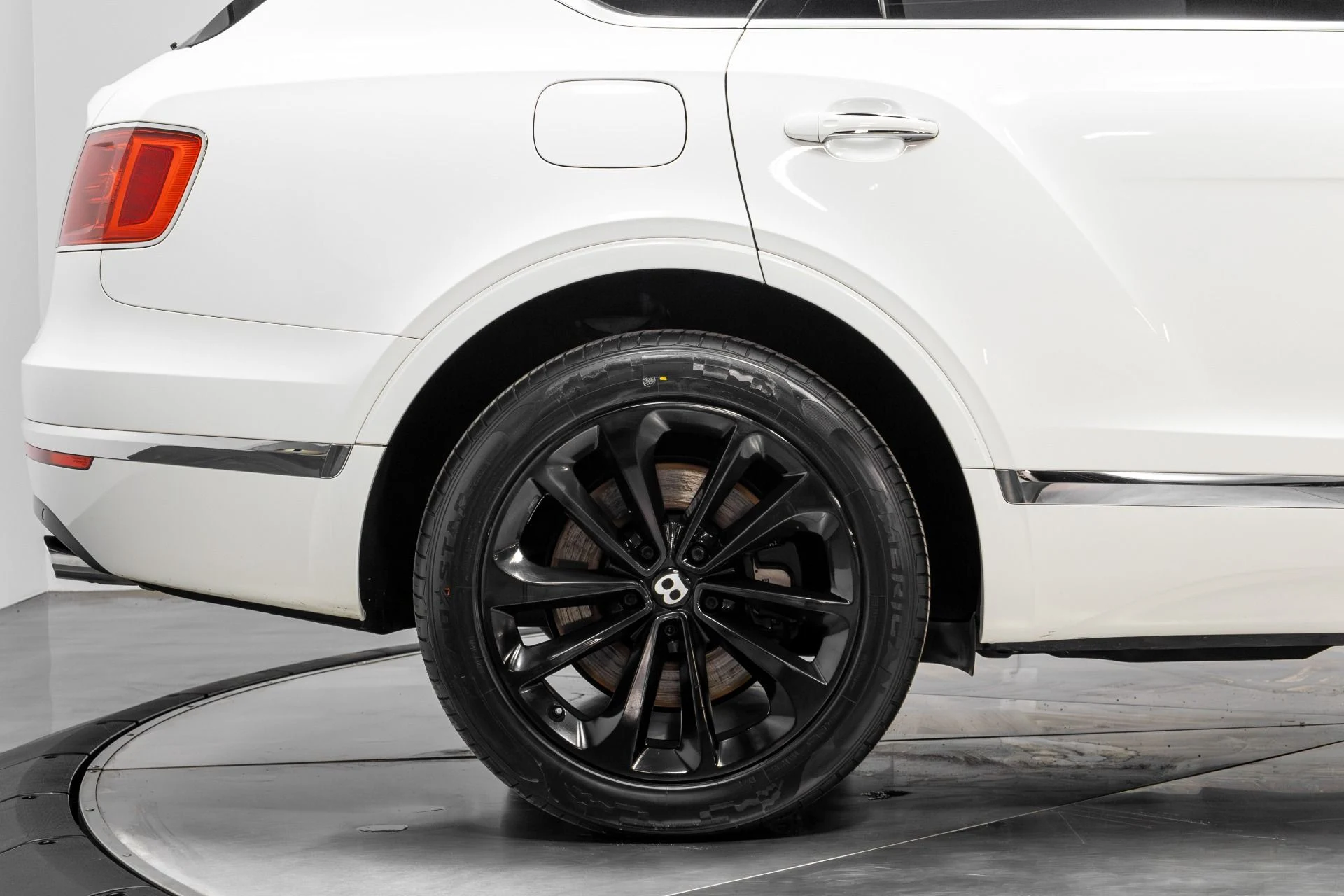 mph015_511015406_Used_2019_Bentley_Bentayga_V8_1771459975_0b84efc957