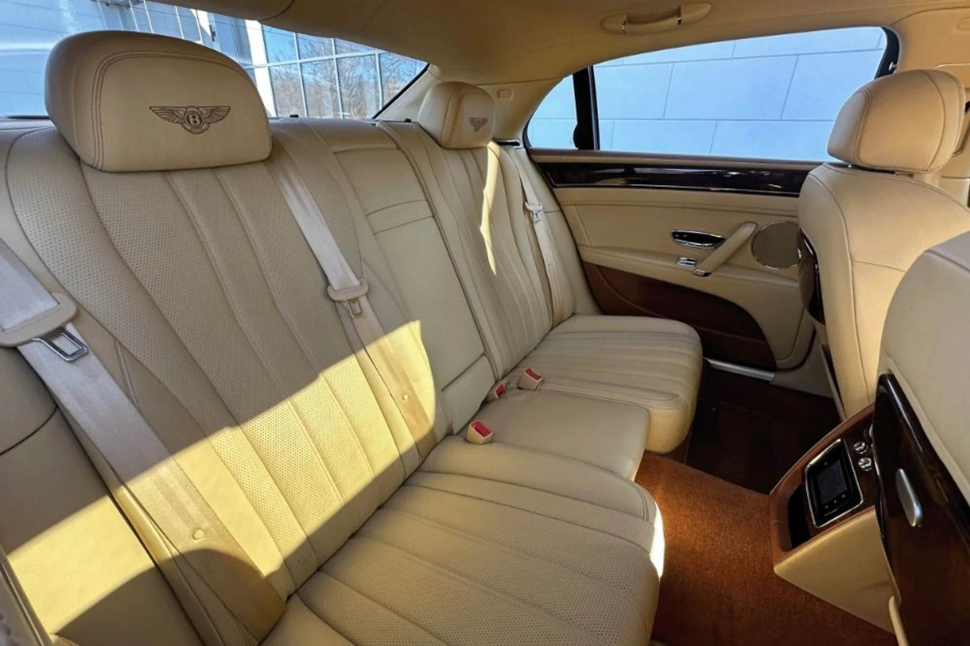 mph015_514642309_Used_2014_Bentley_Flying_Spur_1773932155_4e26a4967d