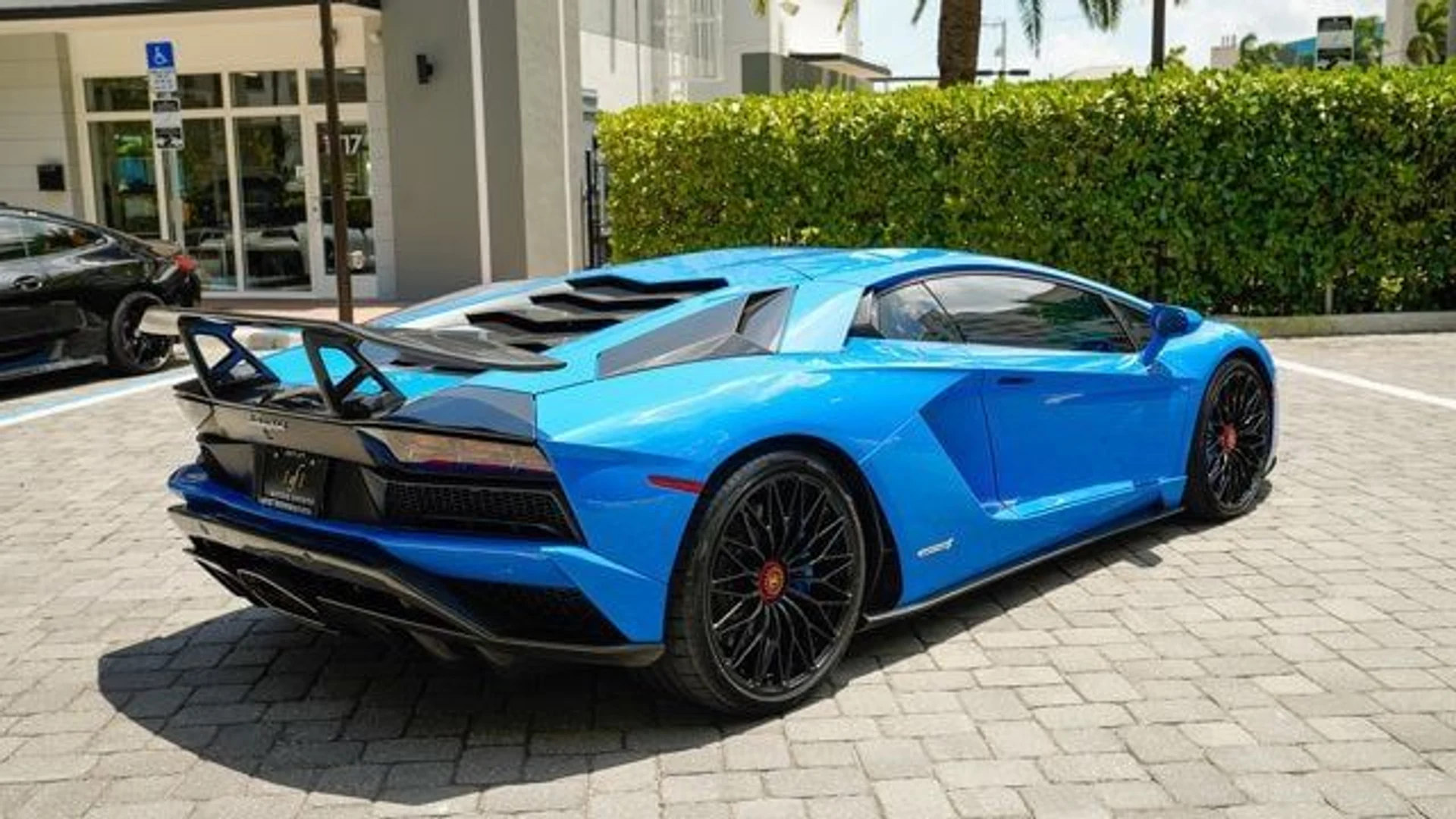 mph015_51627805_used_2017_lamborghini_aventador_scoupe_14354_22859634_16_640_e832ef8c49