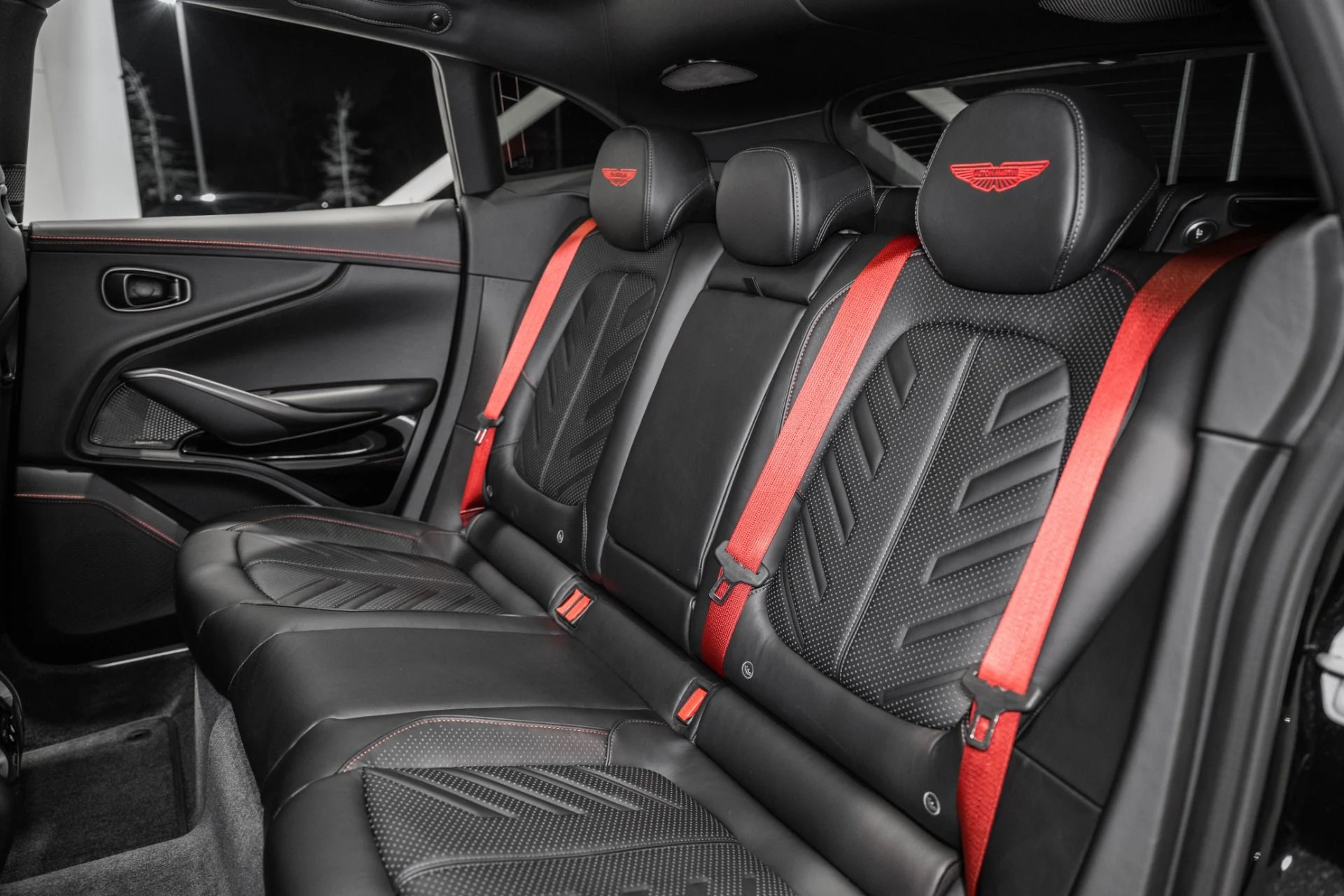 mph015_522260475_New_2026_Aston_Martin_DBX_S_1765985660_542273077d