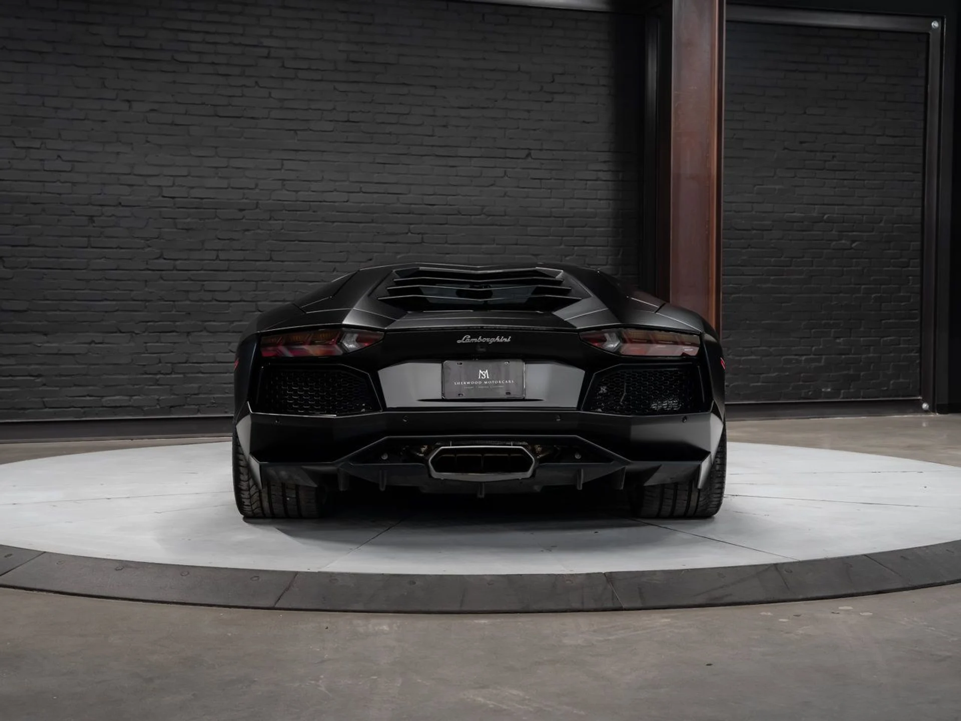 mph015_532121375_lamborghini_aventador_2017_85797412b3
