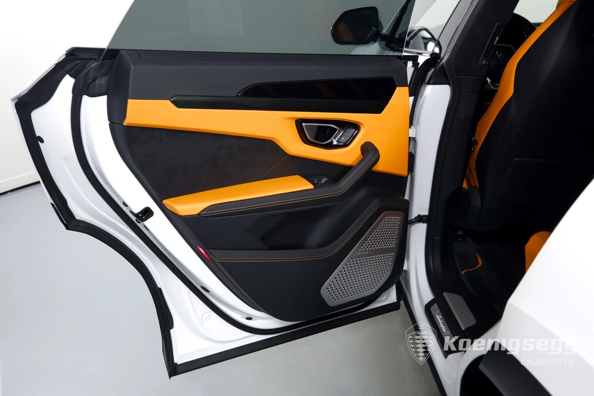 mph015_532662871_Used_2022_LAMBORGHINI_URUS_1671576431_d3e95672d3