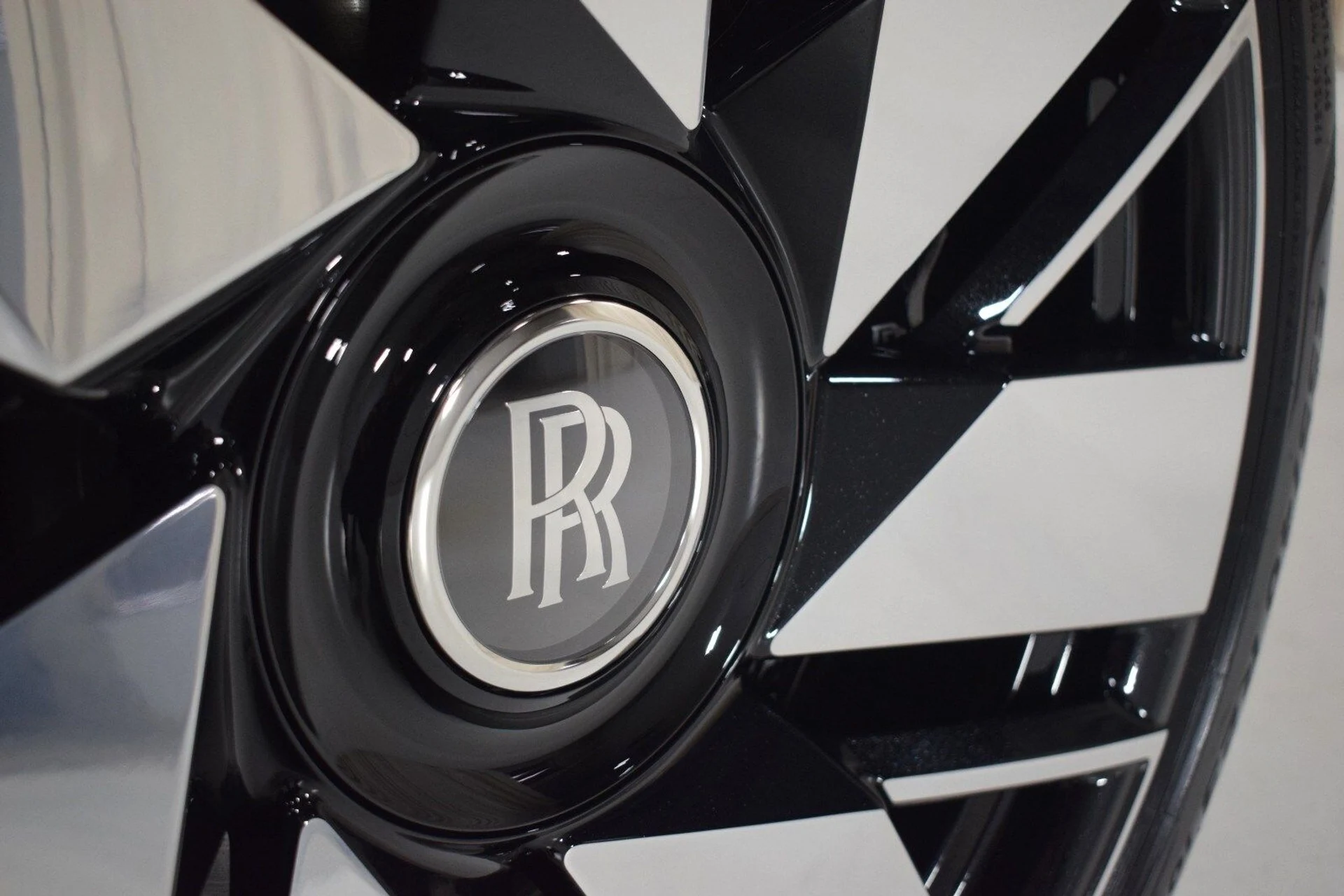 mph015_546828656_54e4f9d50f98c1435fb41f34bb2a9dcex_2c37063fec