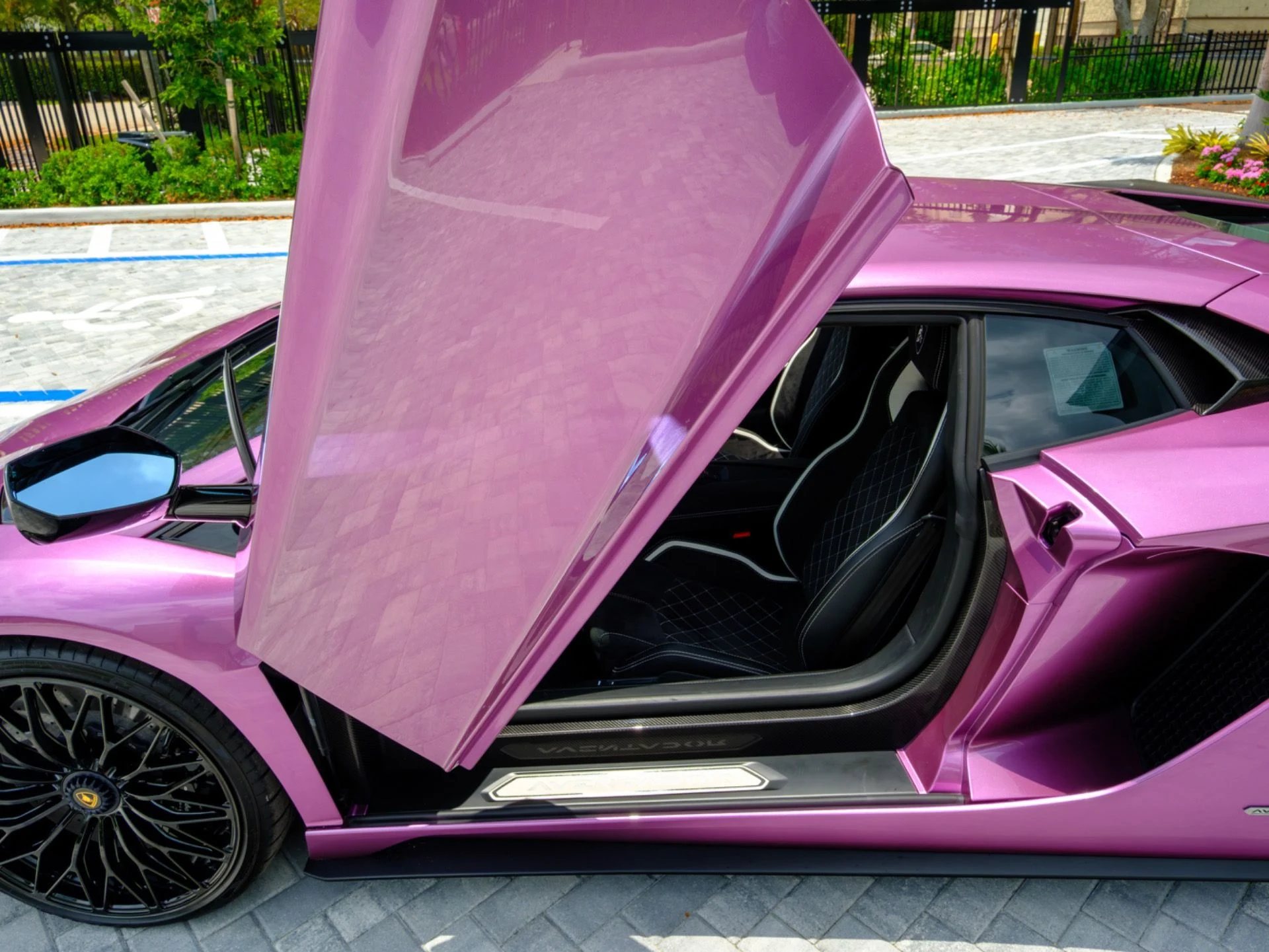 mph015_548938823_Used_2018_Lamborghini_Aventador_S_1778520653_5a2470d33d