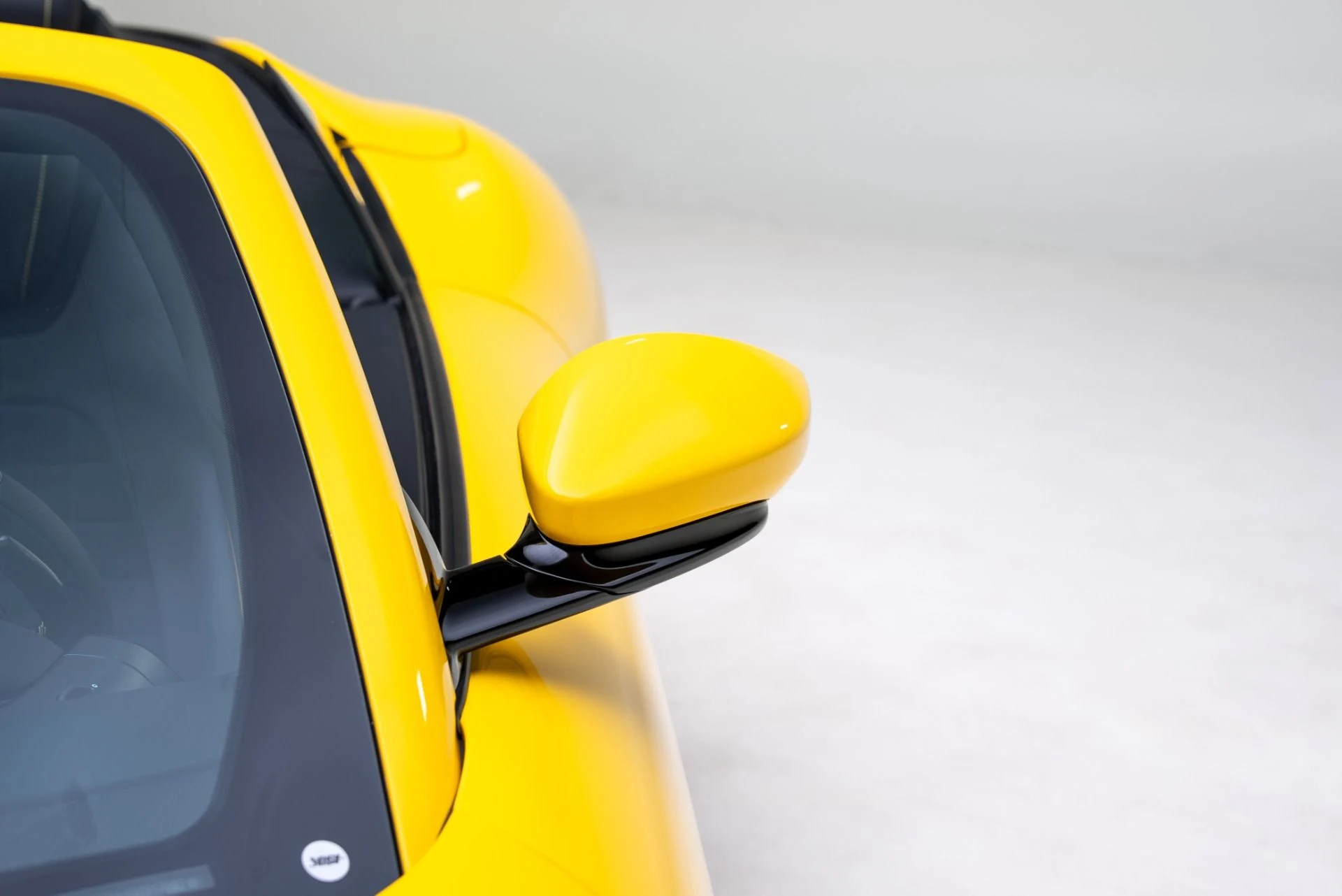 mph015_54921679_Used_2025_Ferrari_Roma_Spider_1768435062_24b8169523