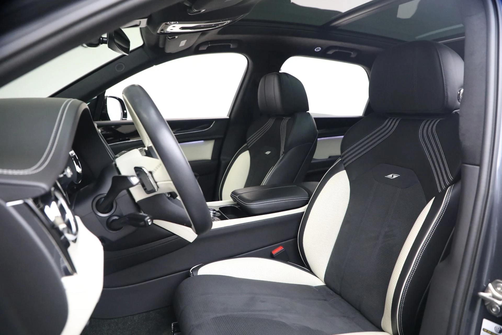 mph015_549322053_Used_2023_Bentley_Bentayga_S_V8_1764971299_a4b2271f29