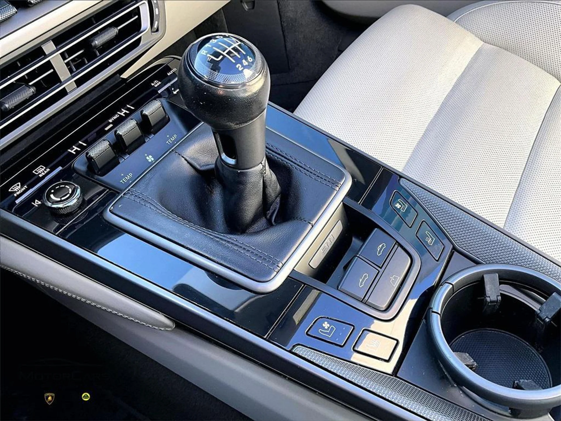 mph015_563026302_y_QV_Wi6oczu_M_Ps_I0l_Us_Apwh_Sxb_Y_5e8f61b816